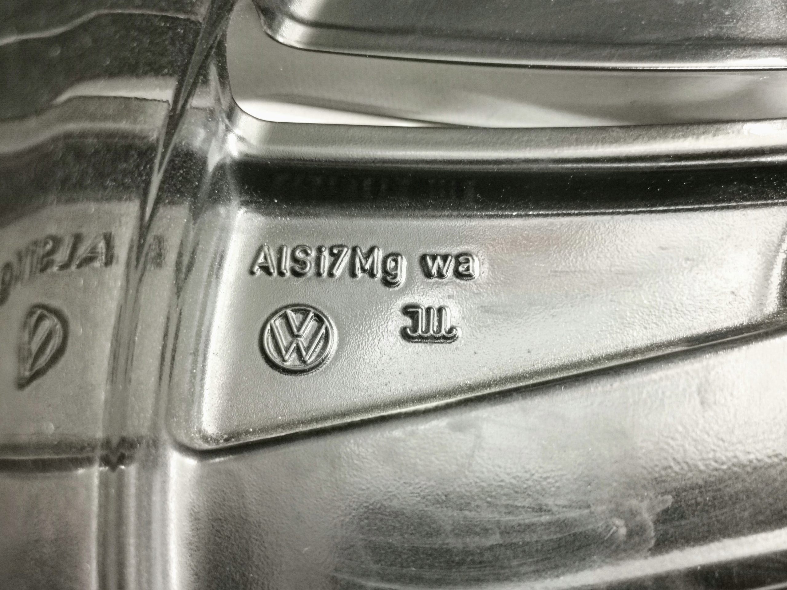 ALUFELGI 19' VW ARTEON 8x19 ET40 3G8601025P KPL Otwór centralny (mm) 57