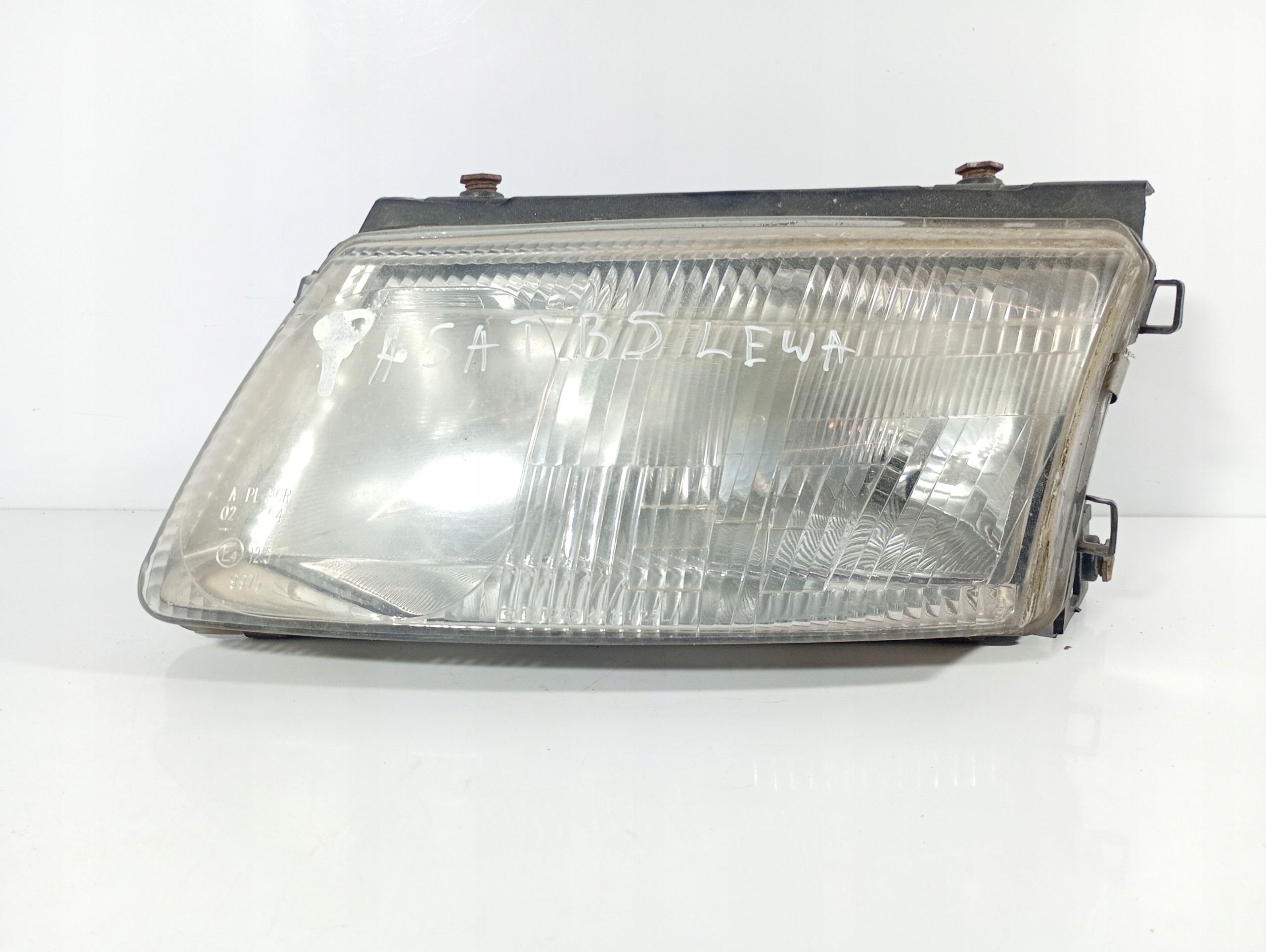 VW PASSAT B5 96-05 REFLEKTOR light left front front OE 081411101C