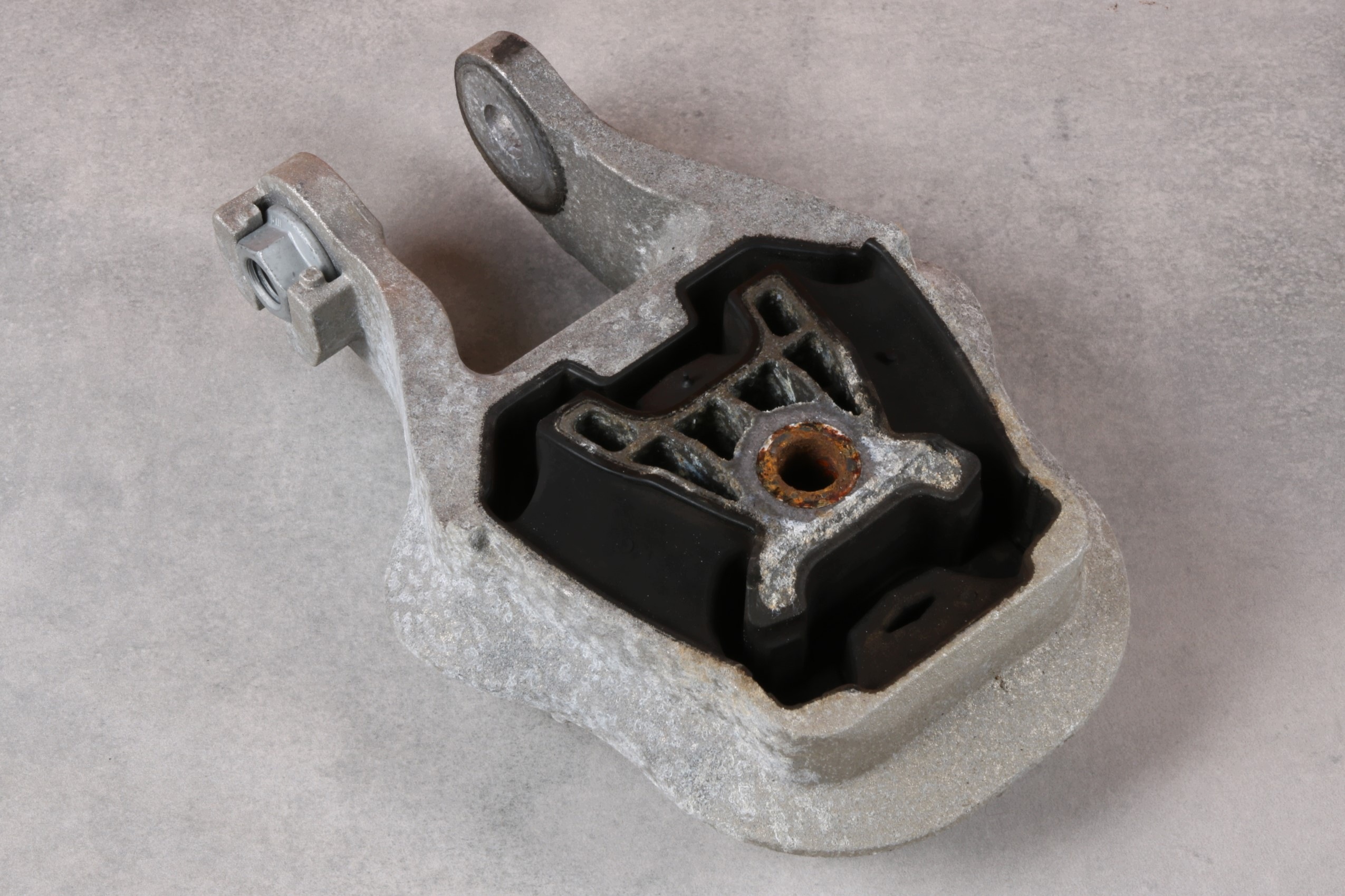 BMW 2' U06 ACTIVE TOURER 223i B48N bearing engine mount 9423384 4217 km !!!