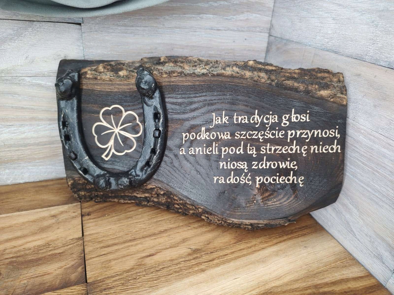 Personalizovaný dárek k svátku gravírování podkovy