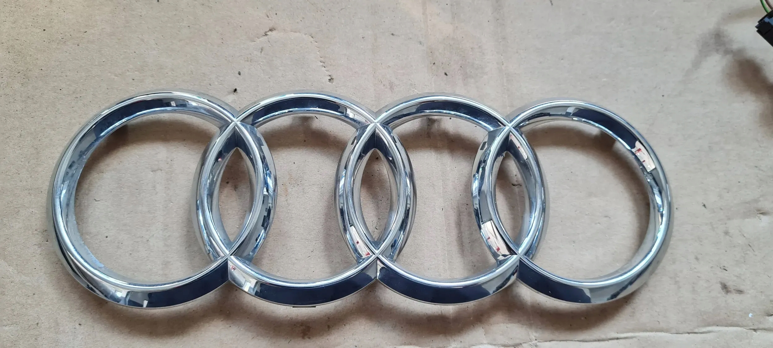 Q7m ЕМБЛЕМА ЛОГОТИП ЗНАЧОК РЕШІТКИ GRILLAh0853605b Q50a A6 Q3