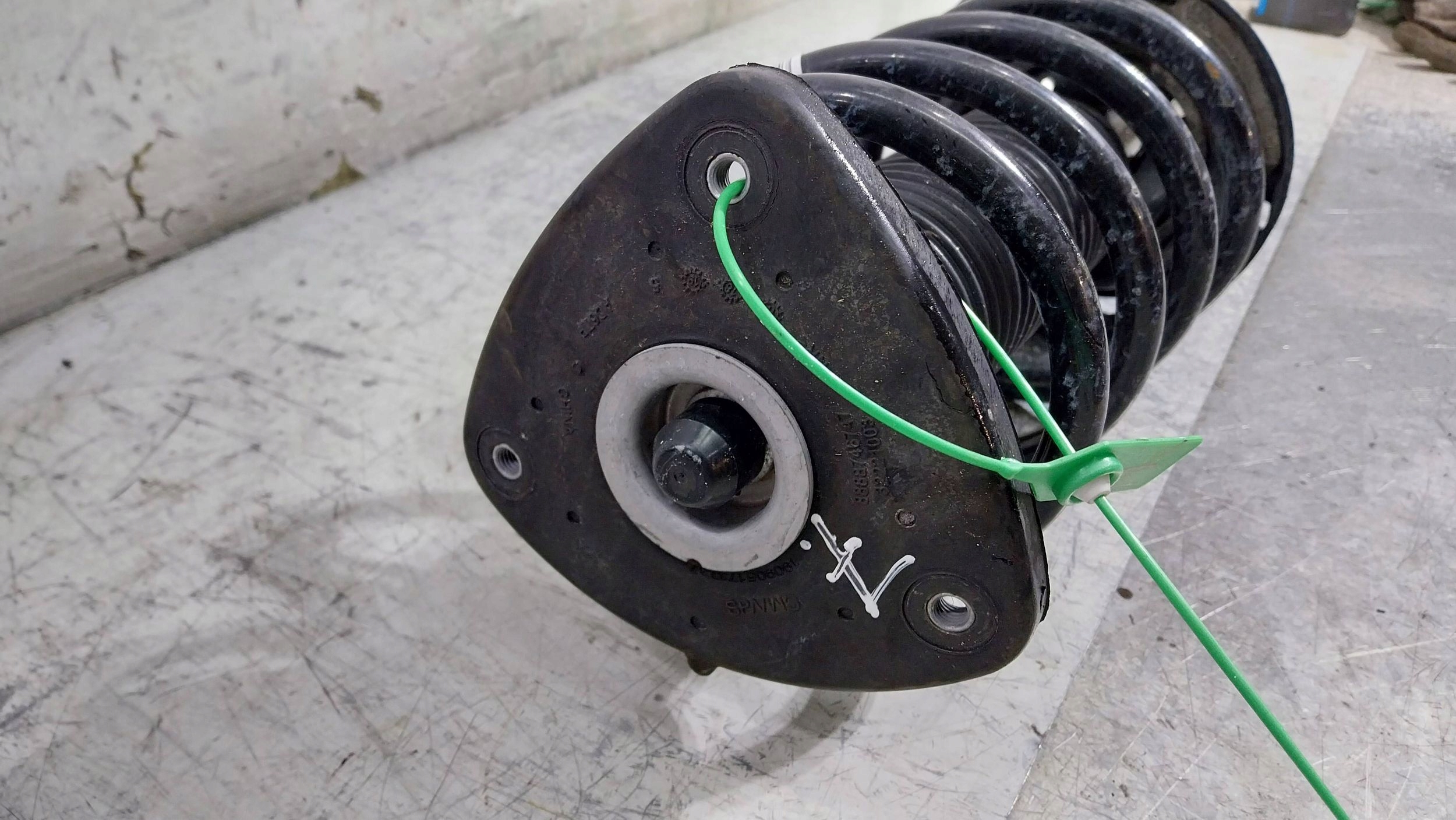 shock absorber right front 32246640 VOLVO XC40