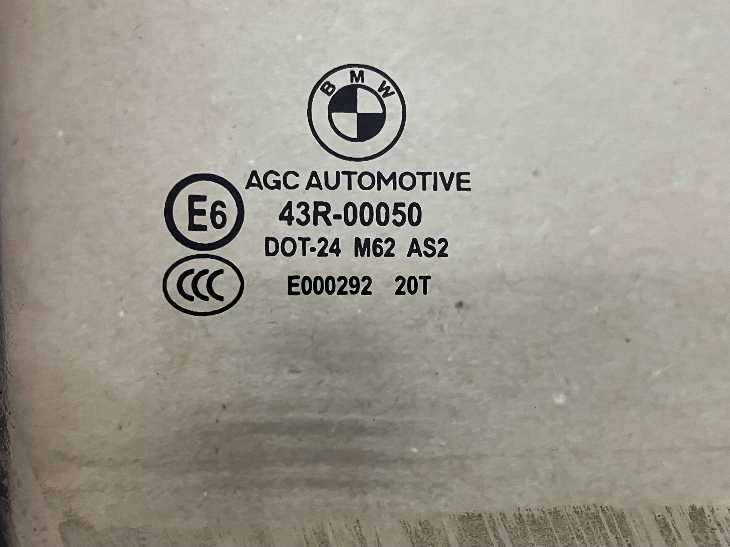 BMW F10 SZYBA DRZWI LEWY PRZÓD Producent części BMW OE