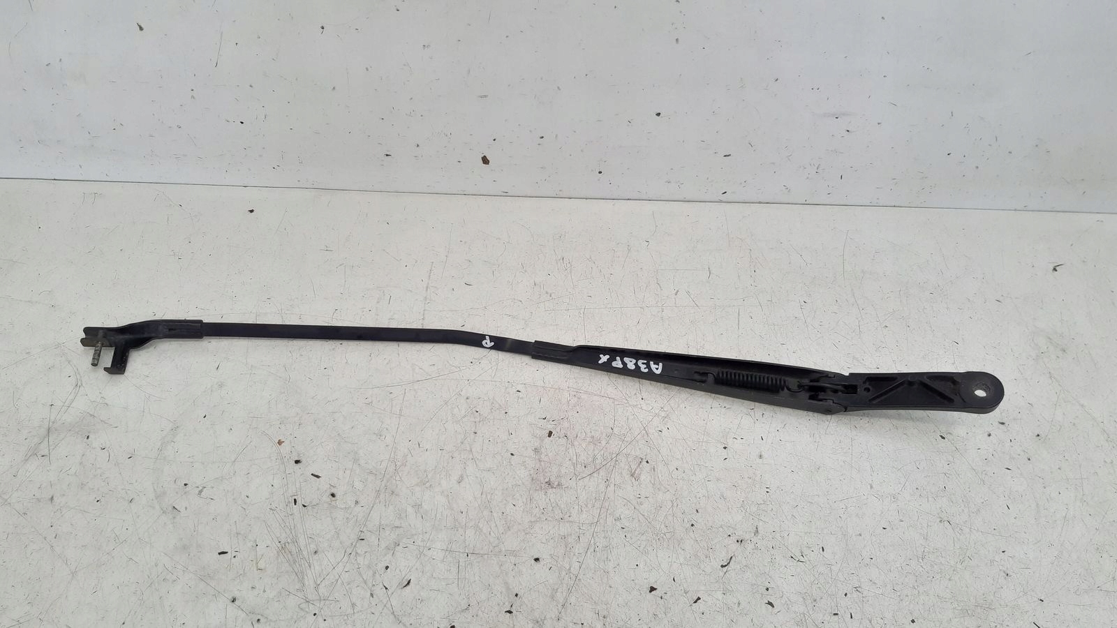 wiper arm right Audi A3 8P 1,6 SR MPI