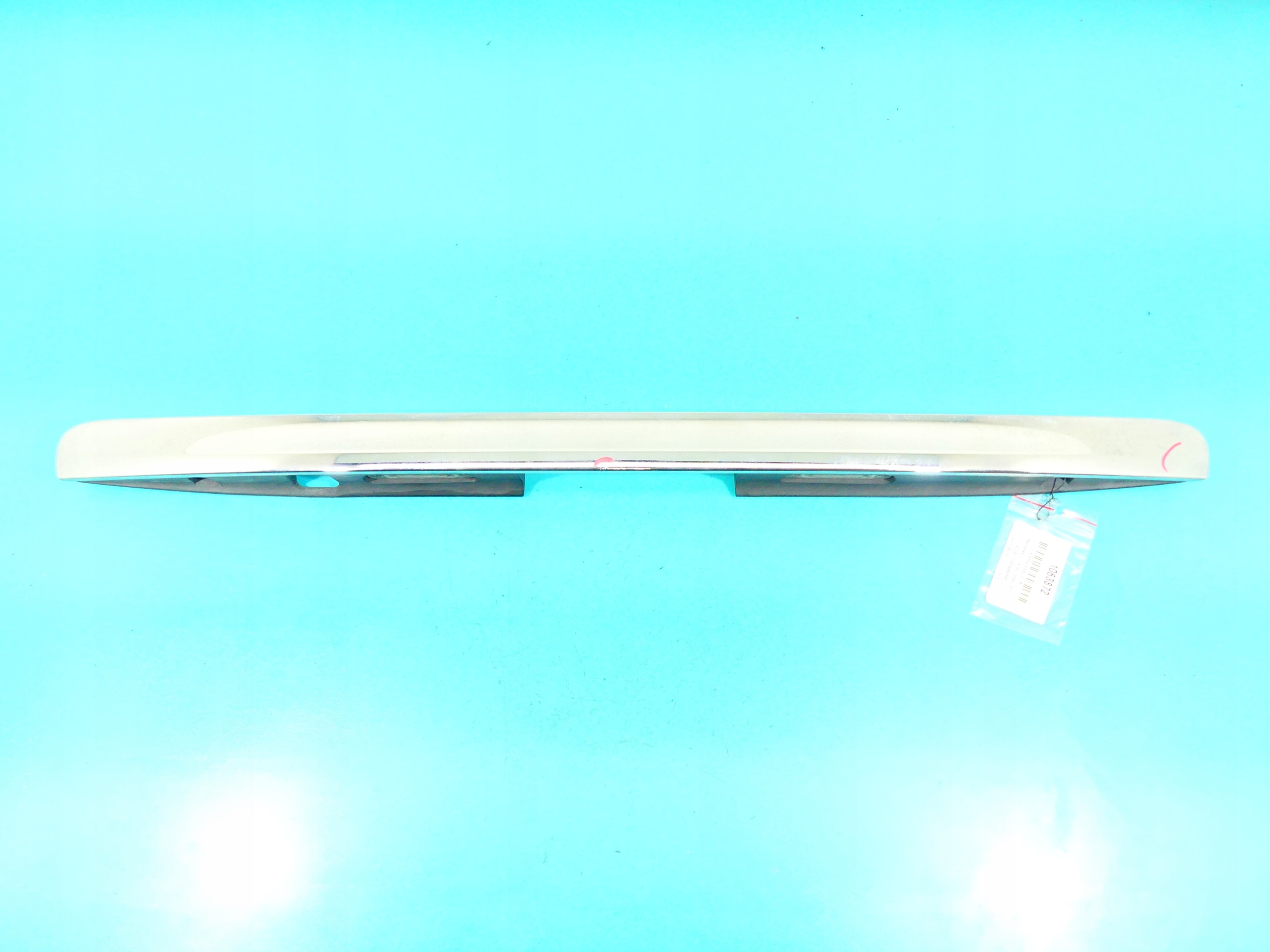 1647400993 - Хромированная накладка для Mercedes GL и X164