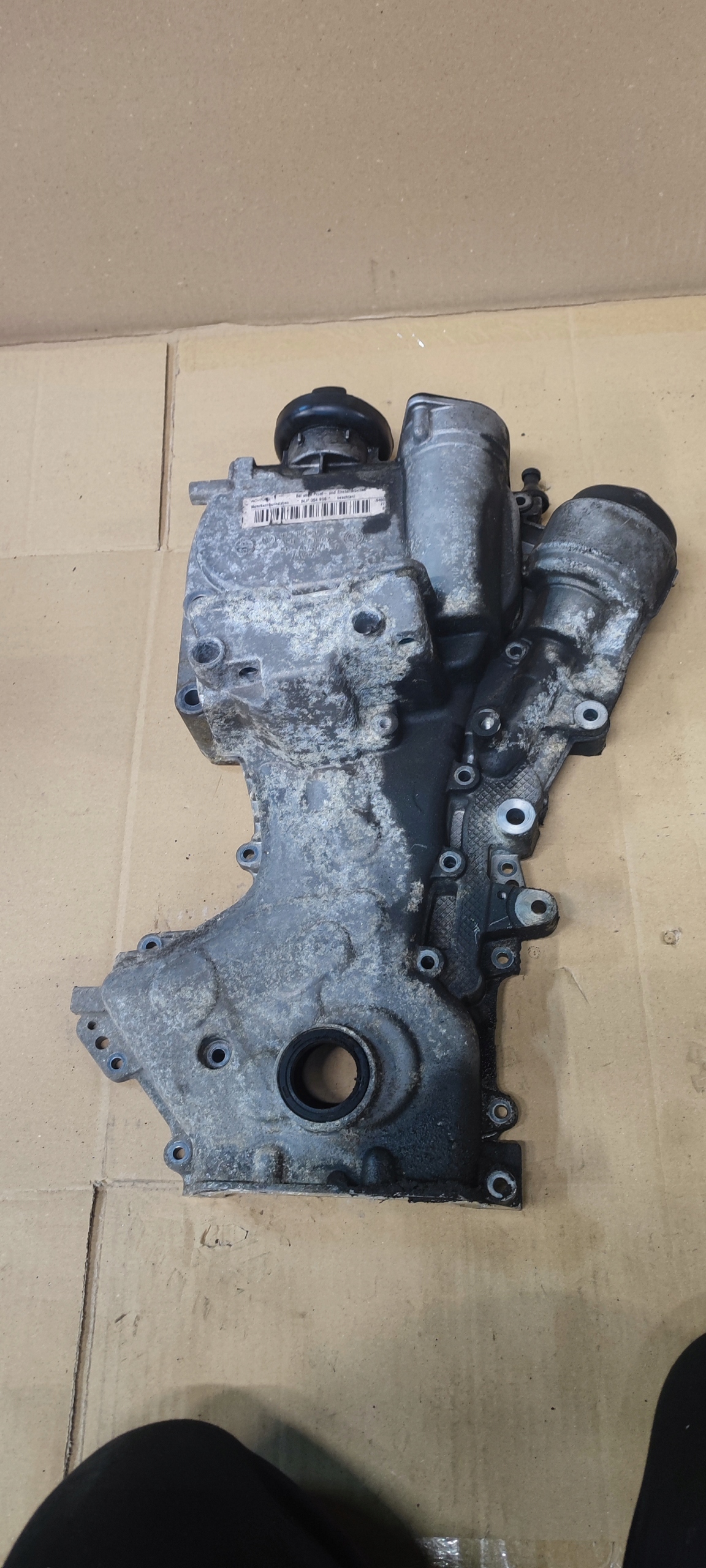 VW GOLF V 5 Boîte Couvercle de la distribution 1.6 FSI BLP