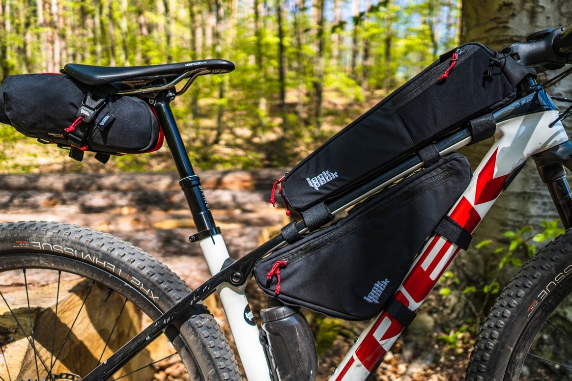 Torba na ramę Jack Pack Płetwal Cechy dodatkowe elementy odblaskowe wodoszczelność