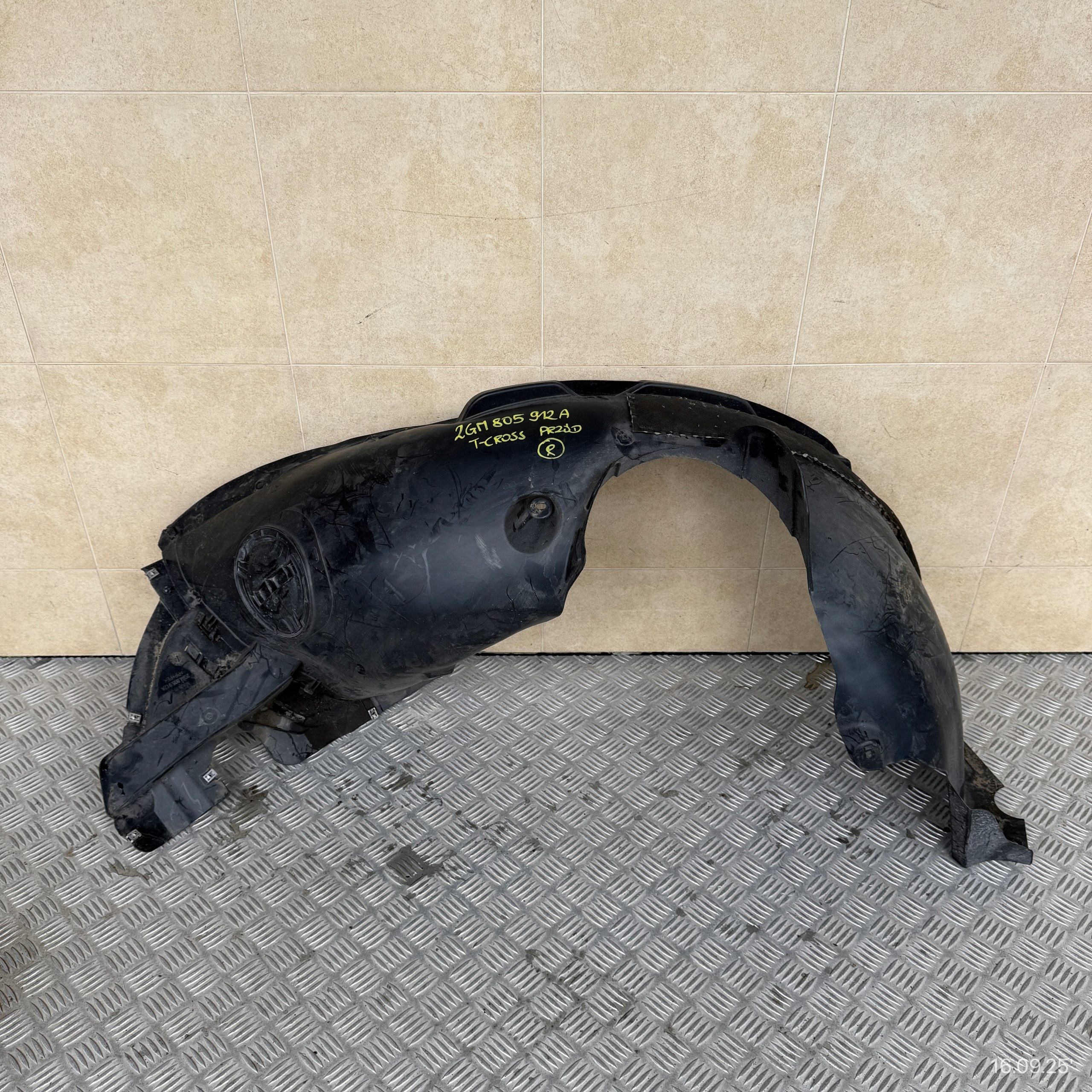 mudguard front right VW VOLKSWAGEN T-CROSS 2GM805912A