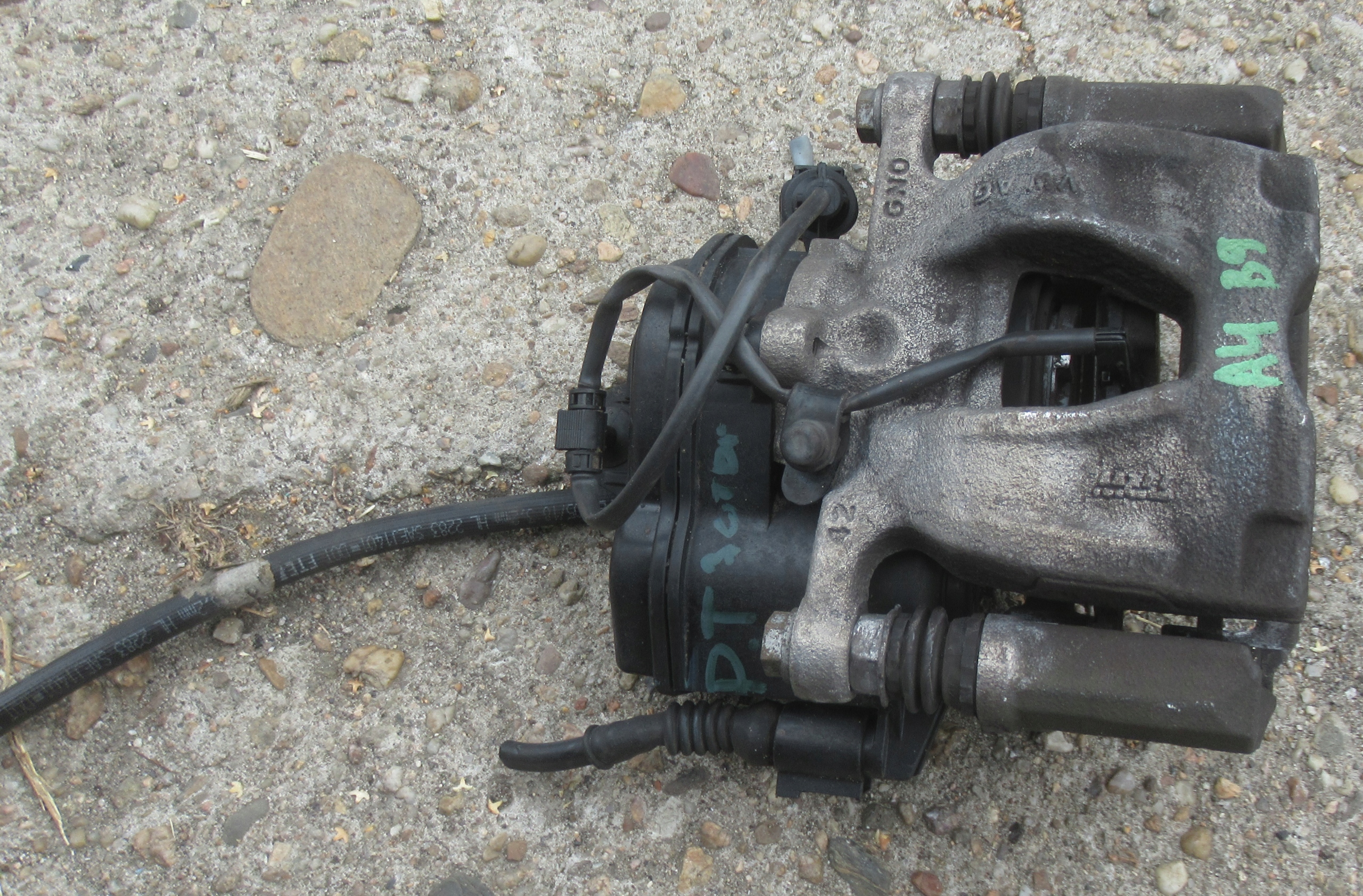 AUDI A4 B9 3.0 TDI 18R caliper brake right rear part