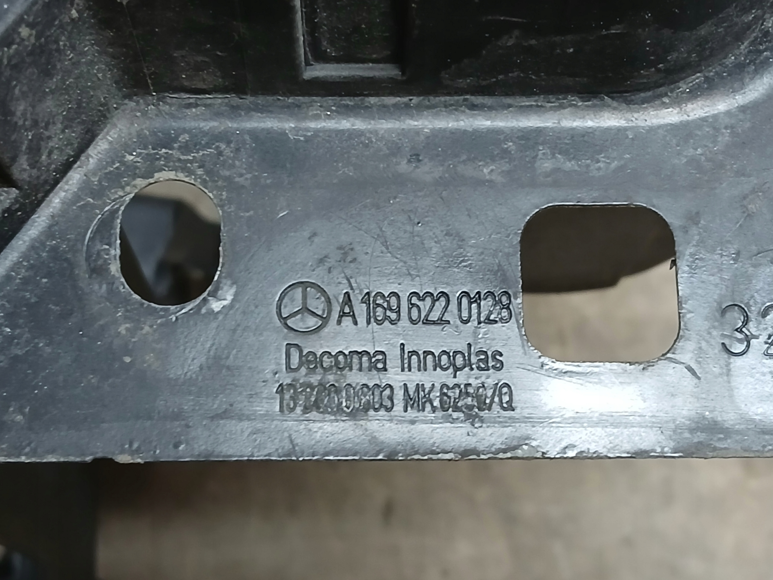 support panel for radiators MERCEDES A KLASA W169 A169 04-08 A1696220128