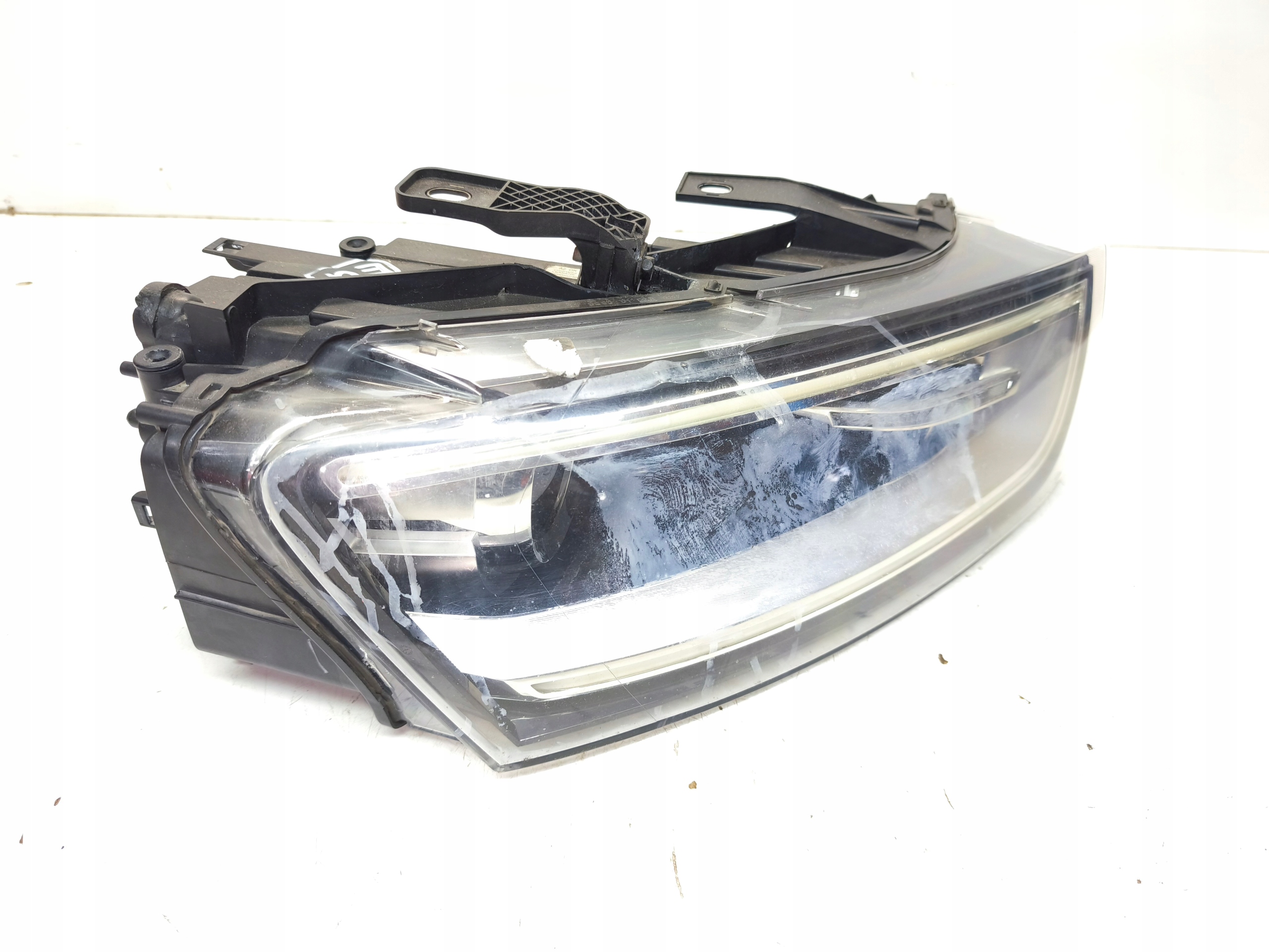 REFLEKTOR light right front XENON LED AUDI Q3 8U 8U0941006 EU damaged