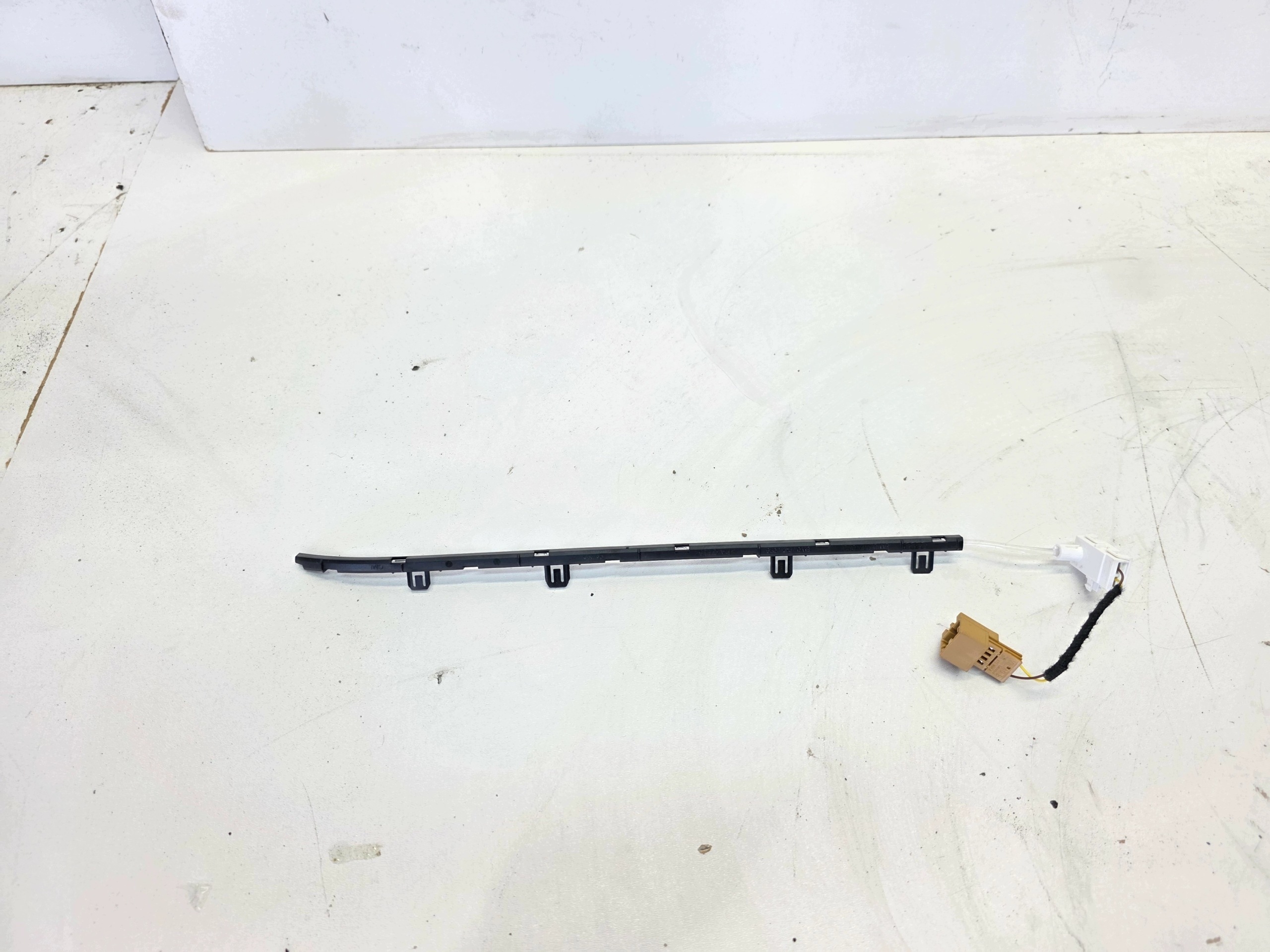 moulding LED TUNELU left AUDI A4 B9 A5 8W 8W0947093