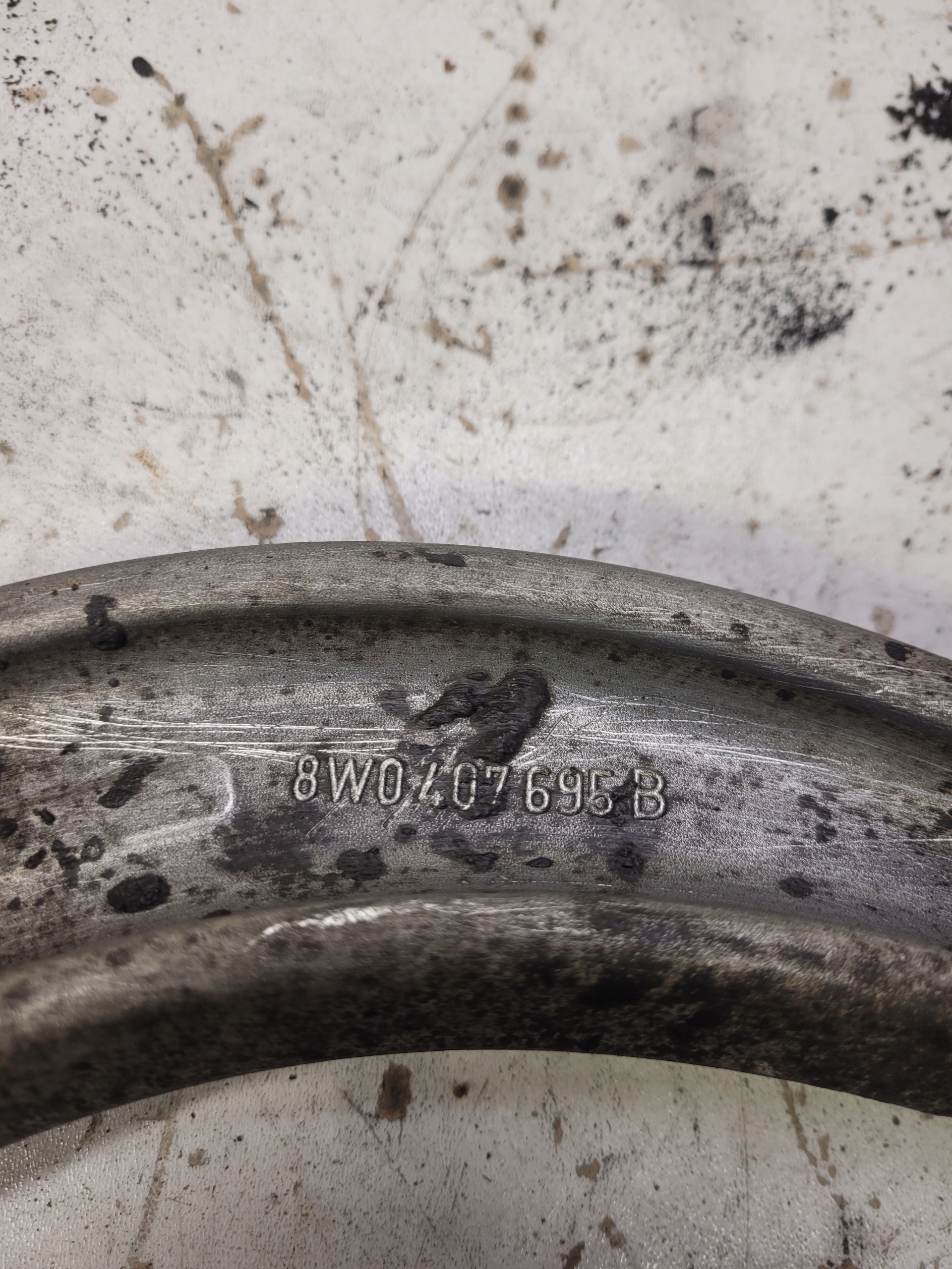 arm left front AUDI A4 B9 A5 8W 8W0407695B
