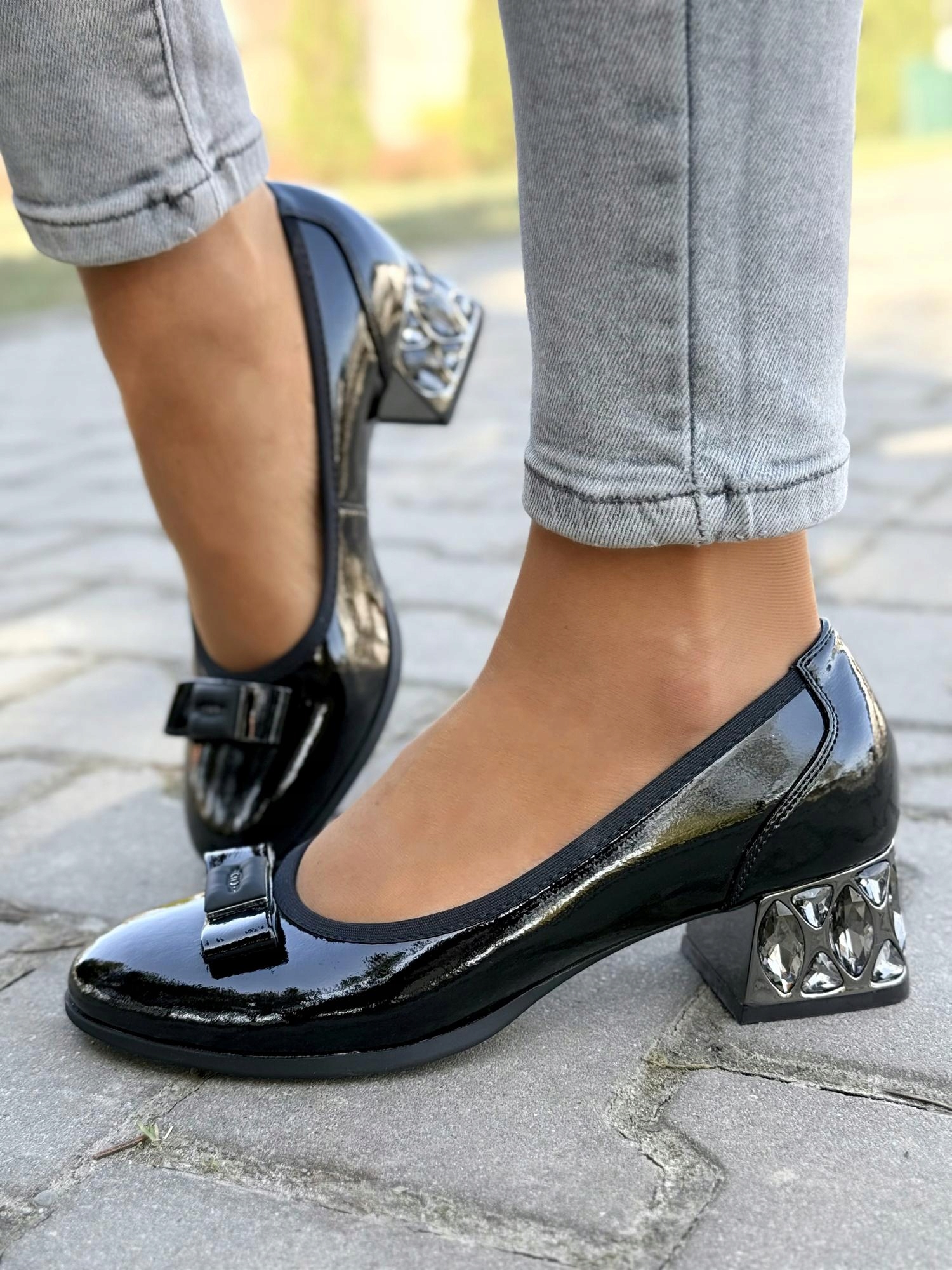 Oleksy – stylové černé lodičky vyrobené z přírodní kůže R36