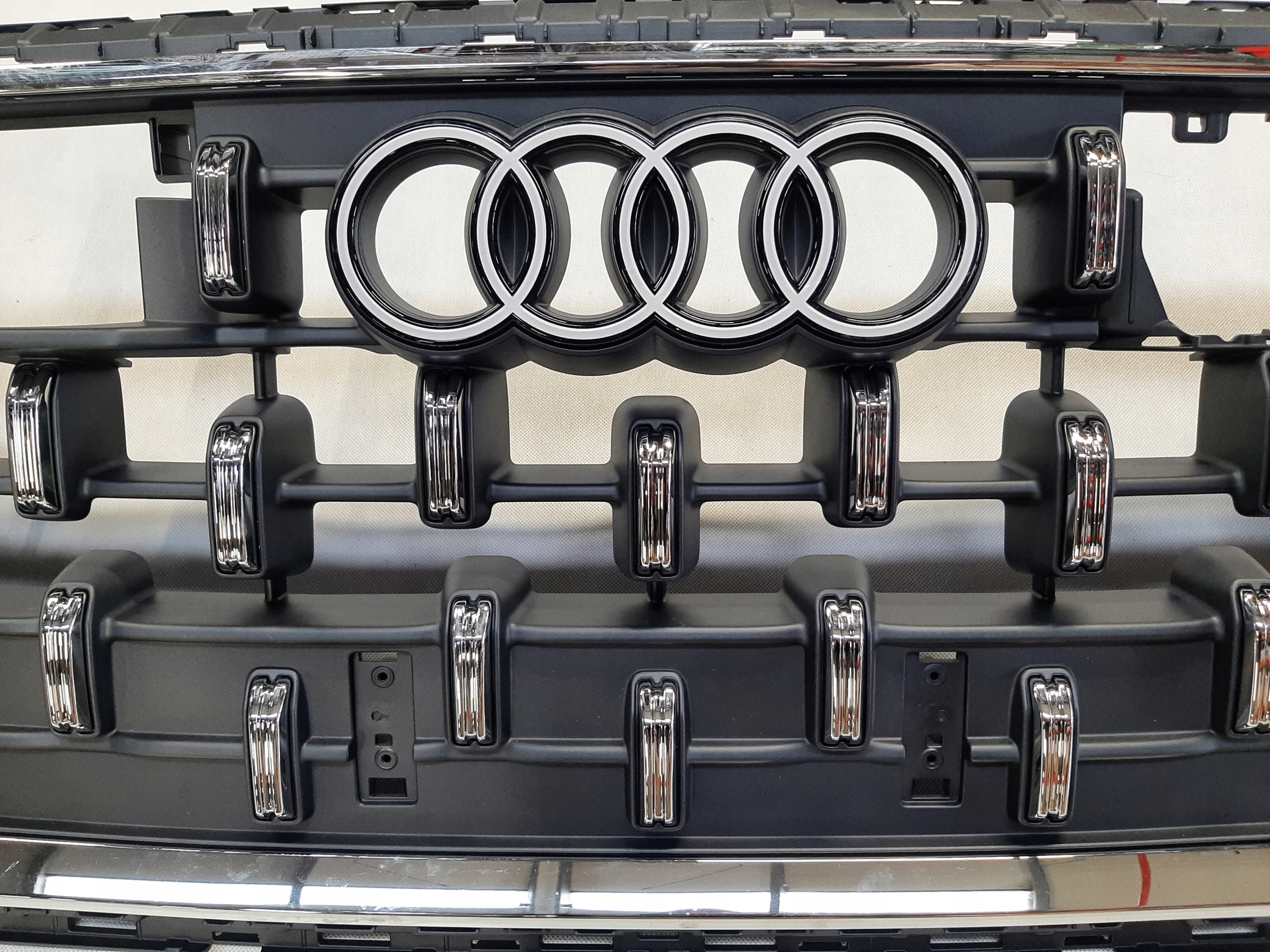 AUDI Q8 2024 S-LINE ATRAPA GRILL 4M8853651BQ CG NOWA Producent części Audi OE