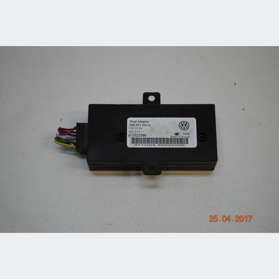 VW IPOD ADAPTER BOX 000051444K