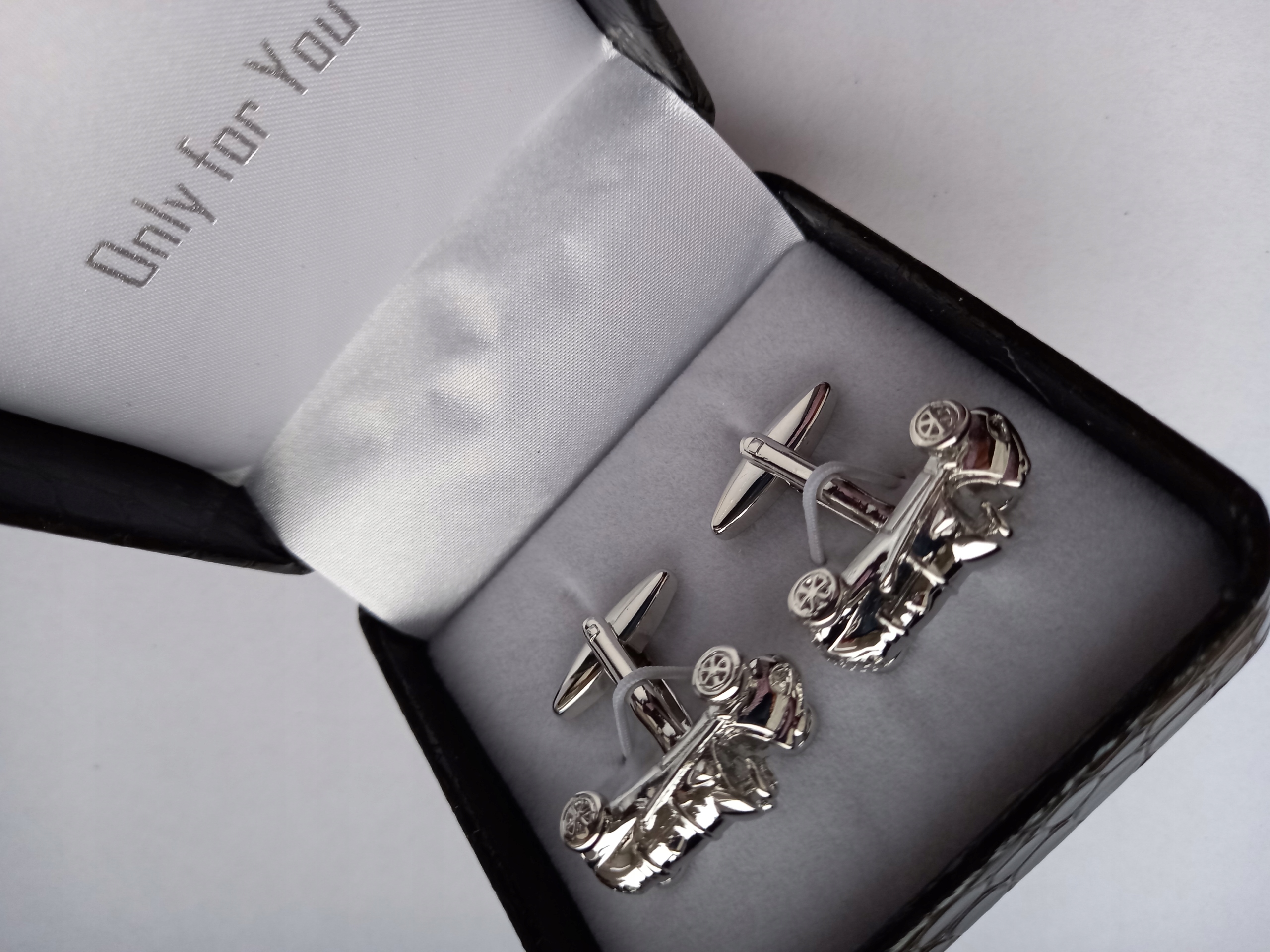 Stříbrné rhodiované manžetové knoflíčky Auto Formule Závodní auto Union Pouzdro