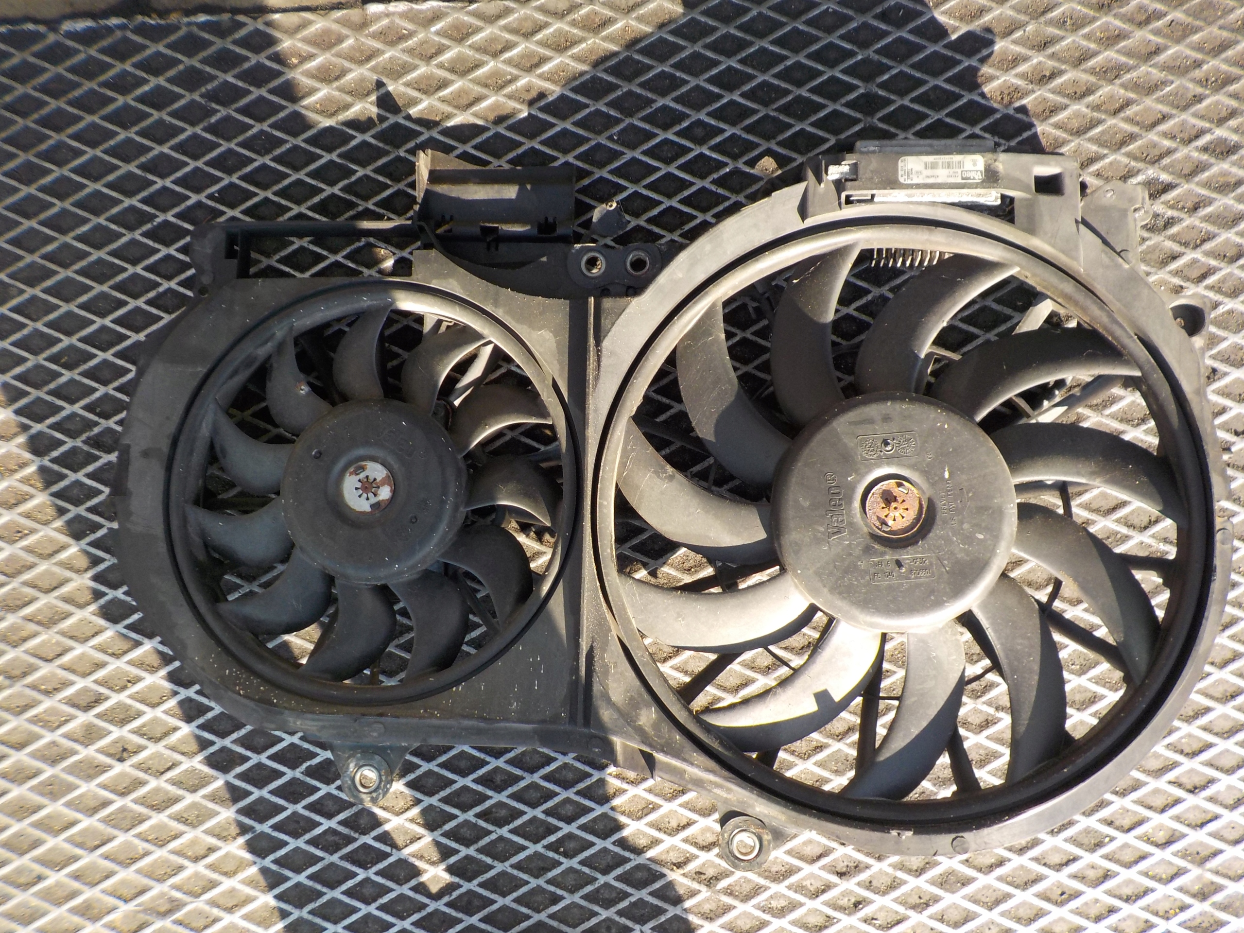 AUDI A4 B6 2.4 B fan module radiator 8E0121205P