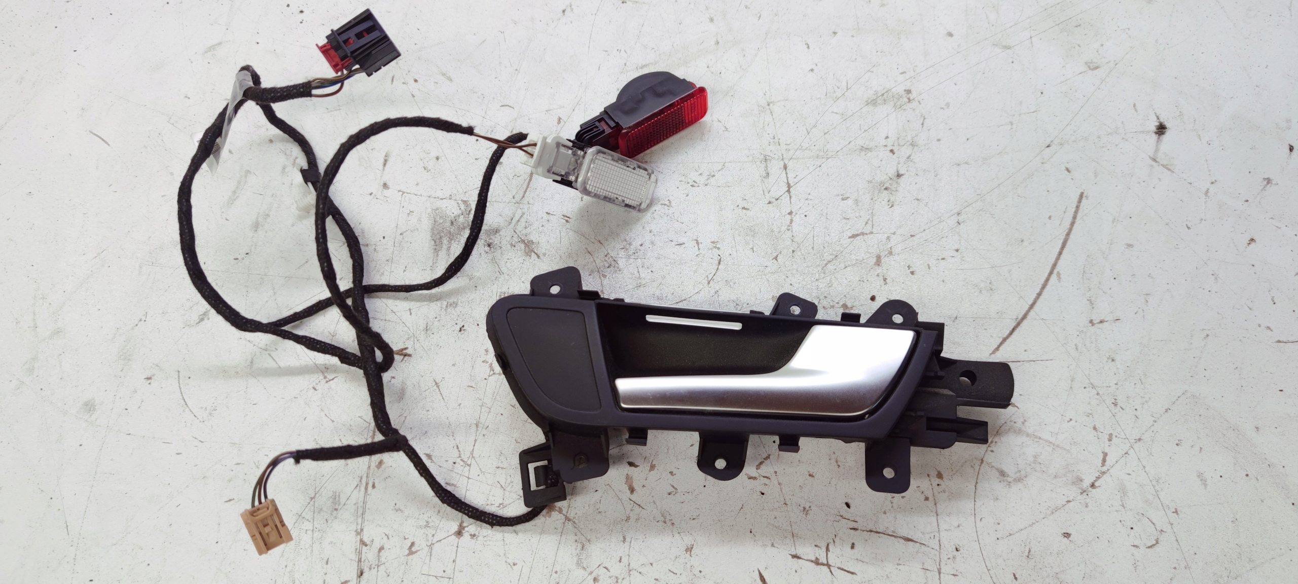 handle right rear part AUDI A4 B8 8K0839020E AMBIENTE