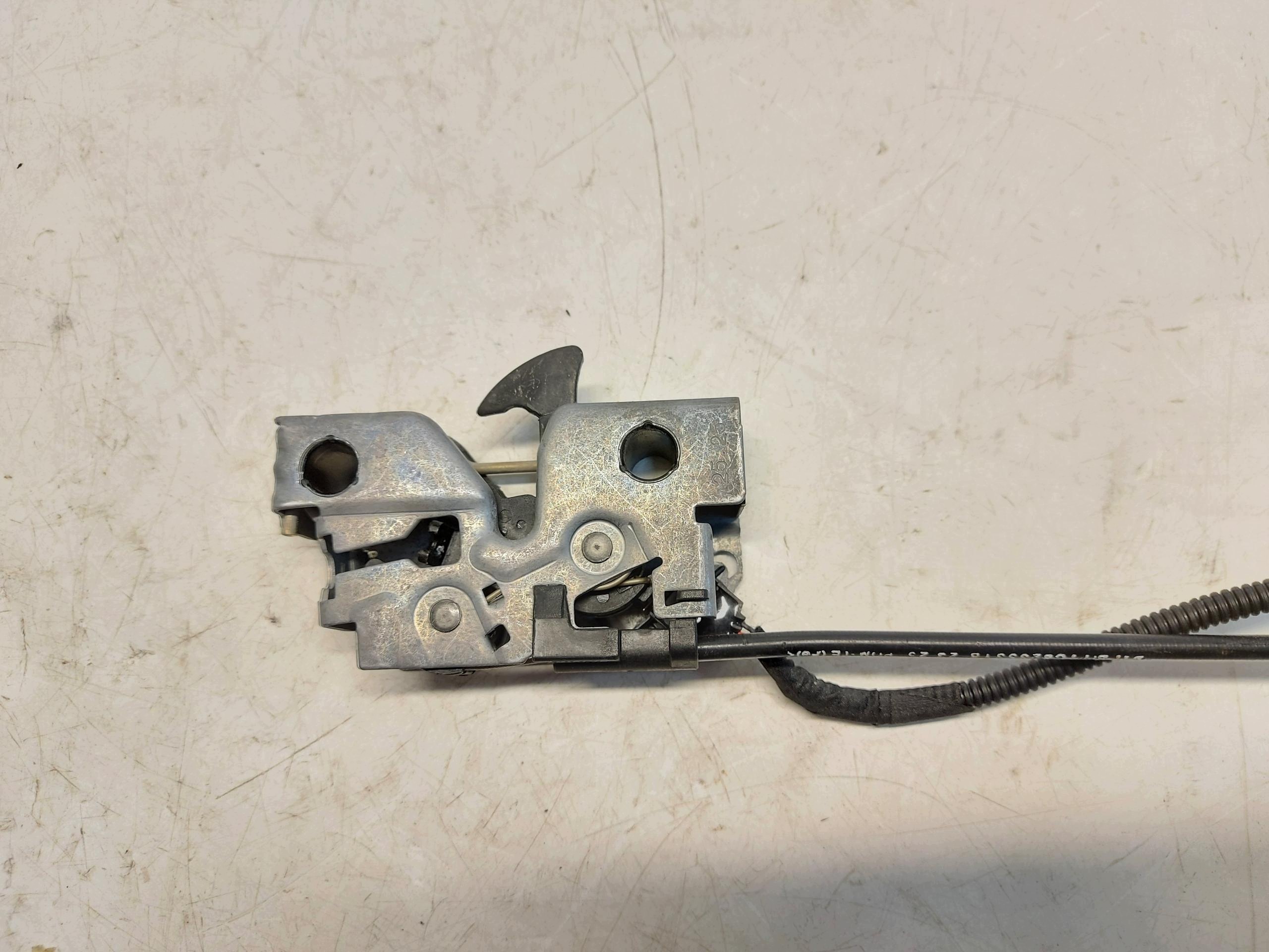 VW ID5 GTX 11E Serrure capot 11C823509B