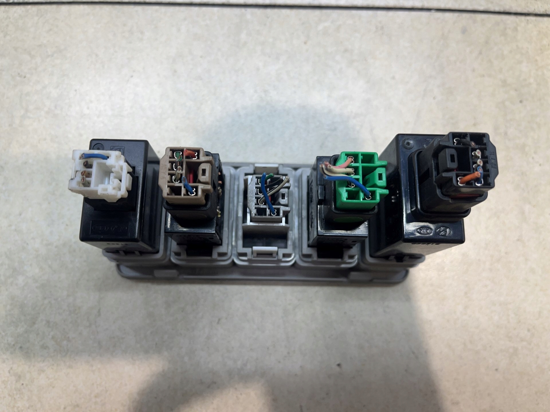 control panel levers HYUNDAI SONATA IV V6 3.3 933003K400