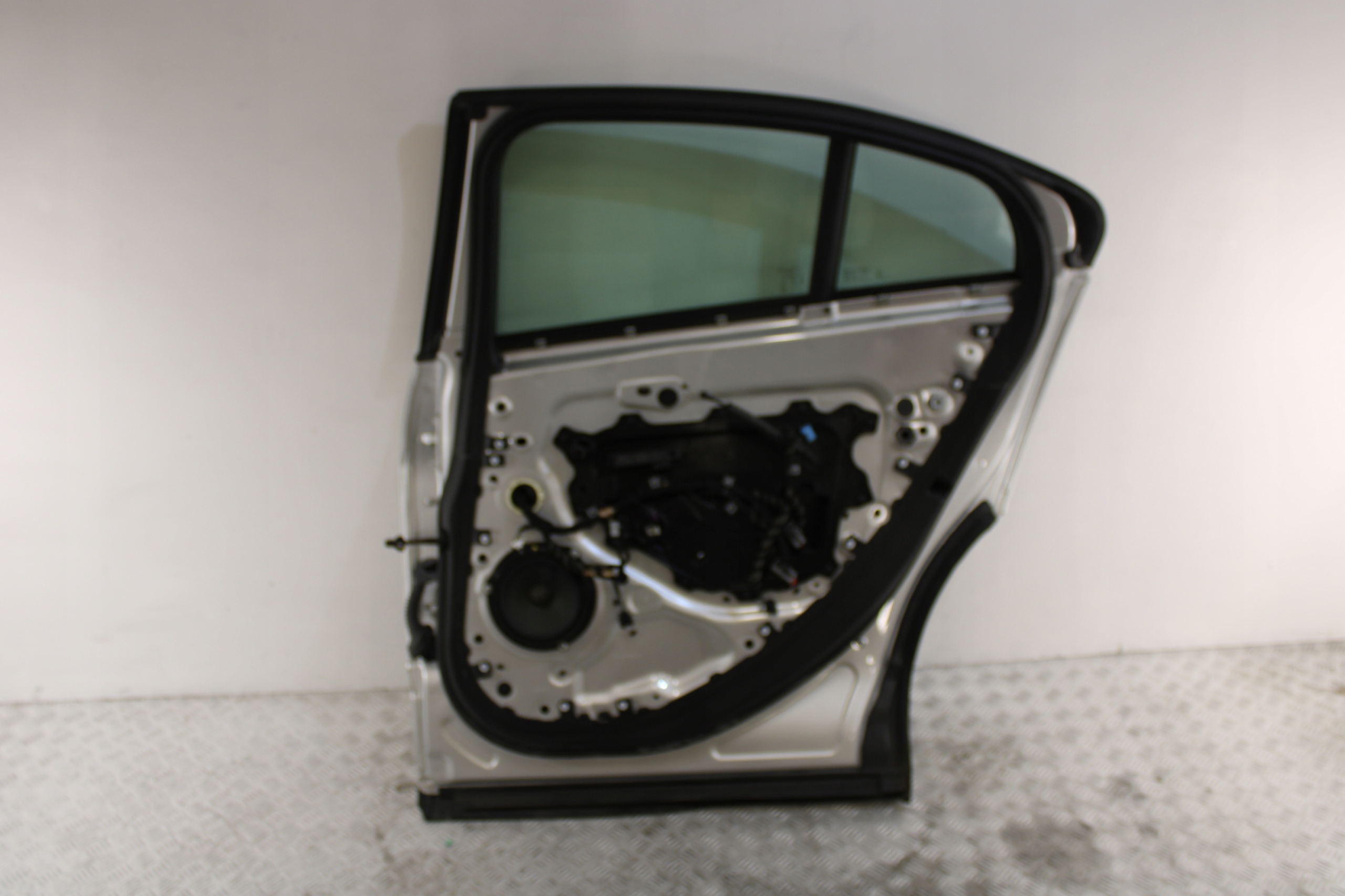 door right rear part right rear. complete JAGUAR and-PACE X590 EV400