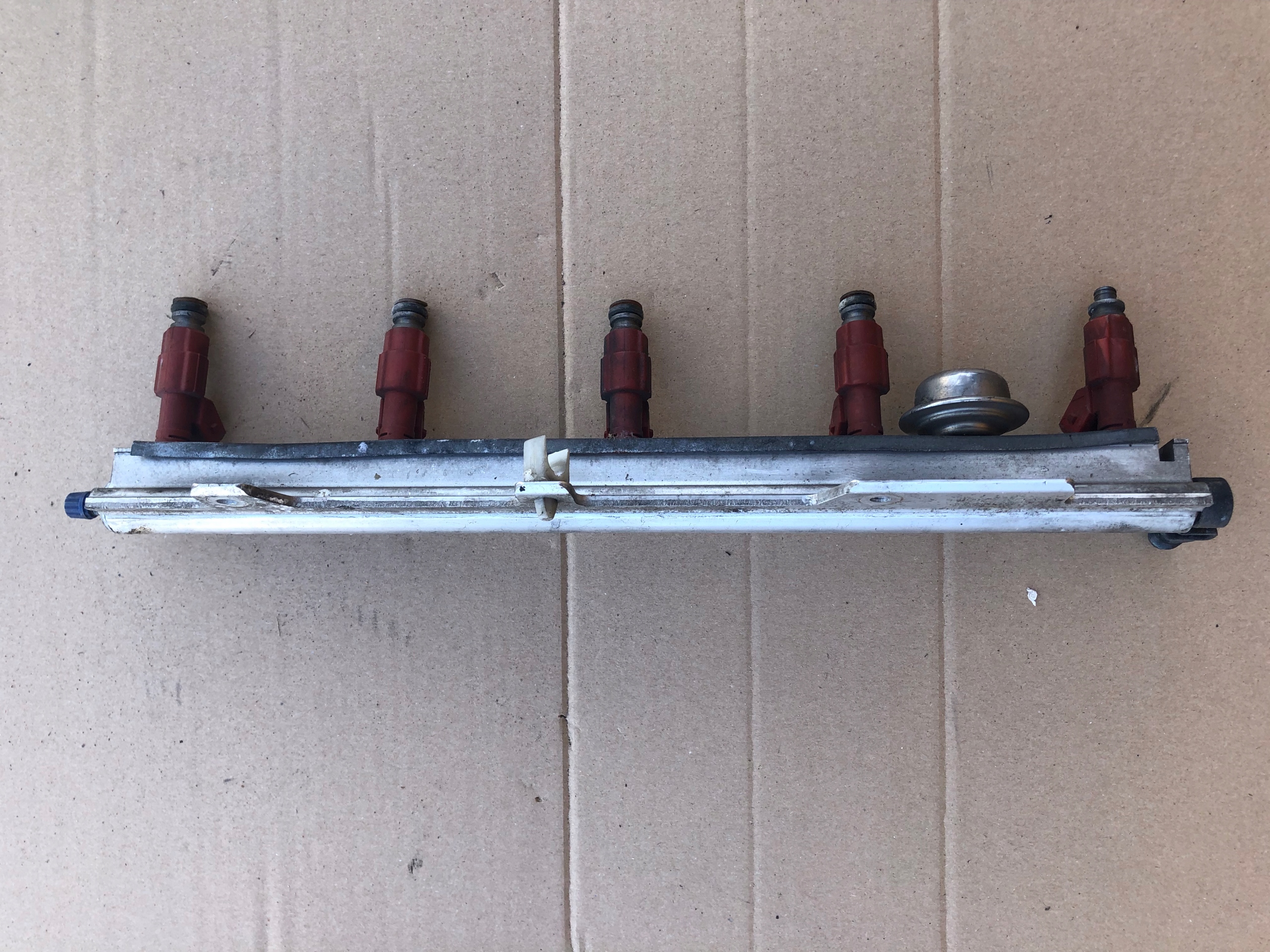 LISTWA WTRYSKOWA WTRYSKIWACZ VOLVO S70 V70 2.3 T