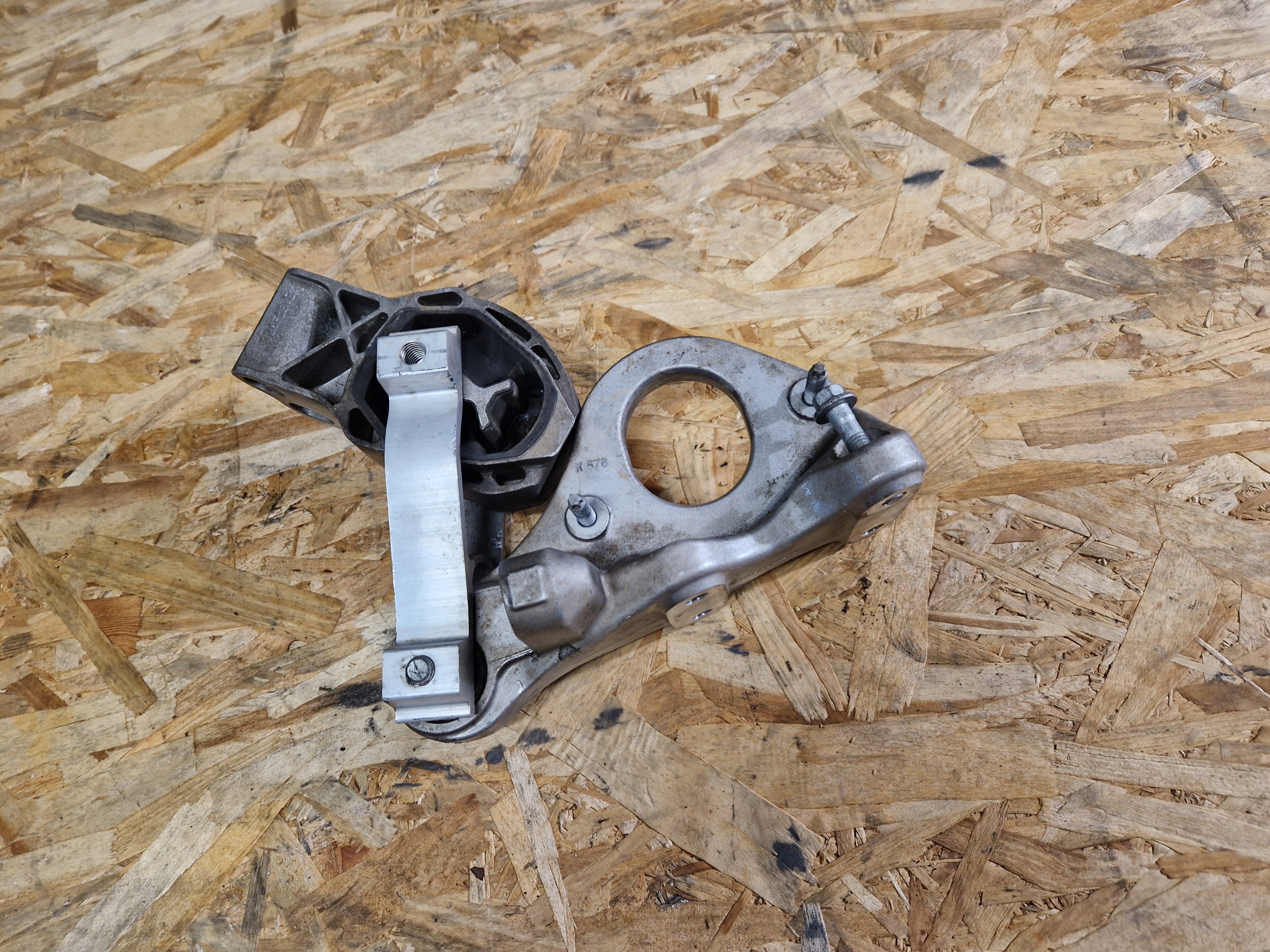 Console Support Support plaque Demi axe VOLVO XC40 2.0D 32222463 32137250