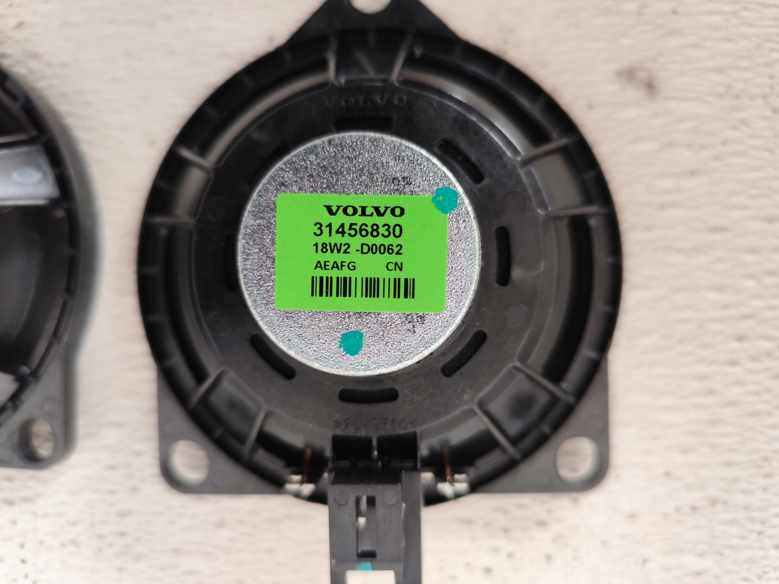 VOLVO XC40 2018 speaker door front HARMAN KARDON
