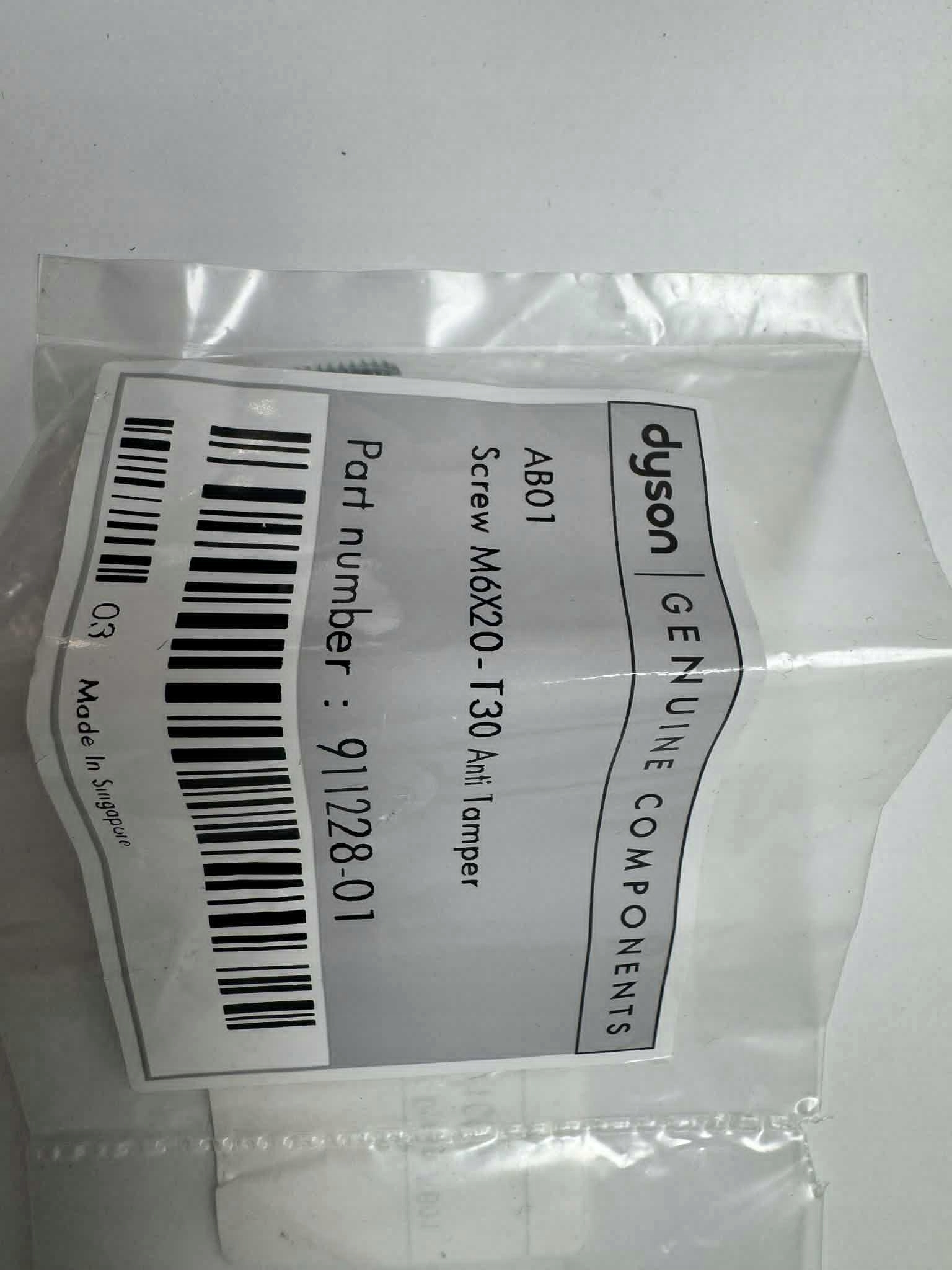 Zadní část palubní desky Dyson Airblade v bílé barvě