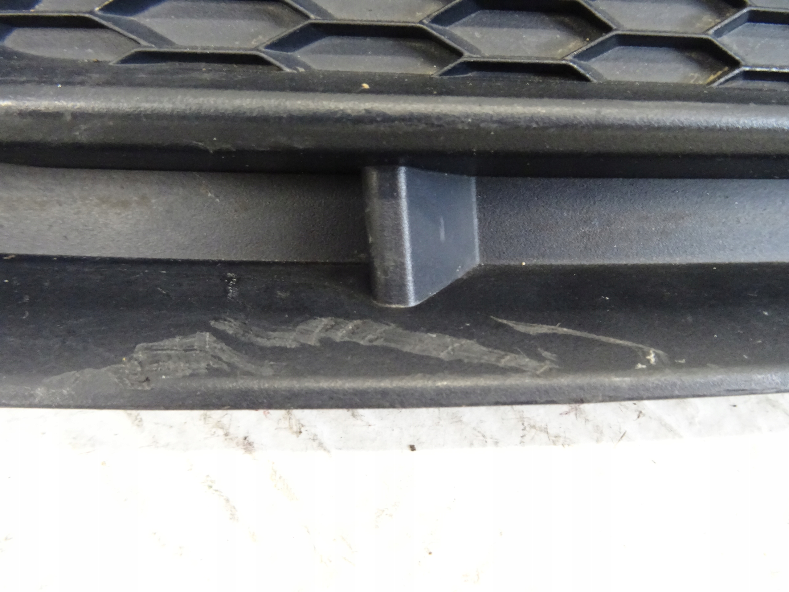 grid of a bumper front front right AUDI A4 B9 ALLROAD 8W0807682P