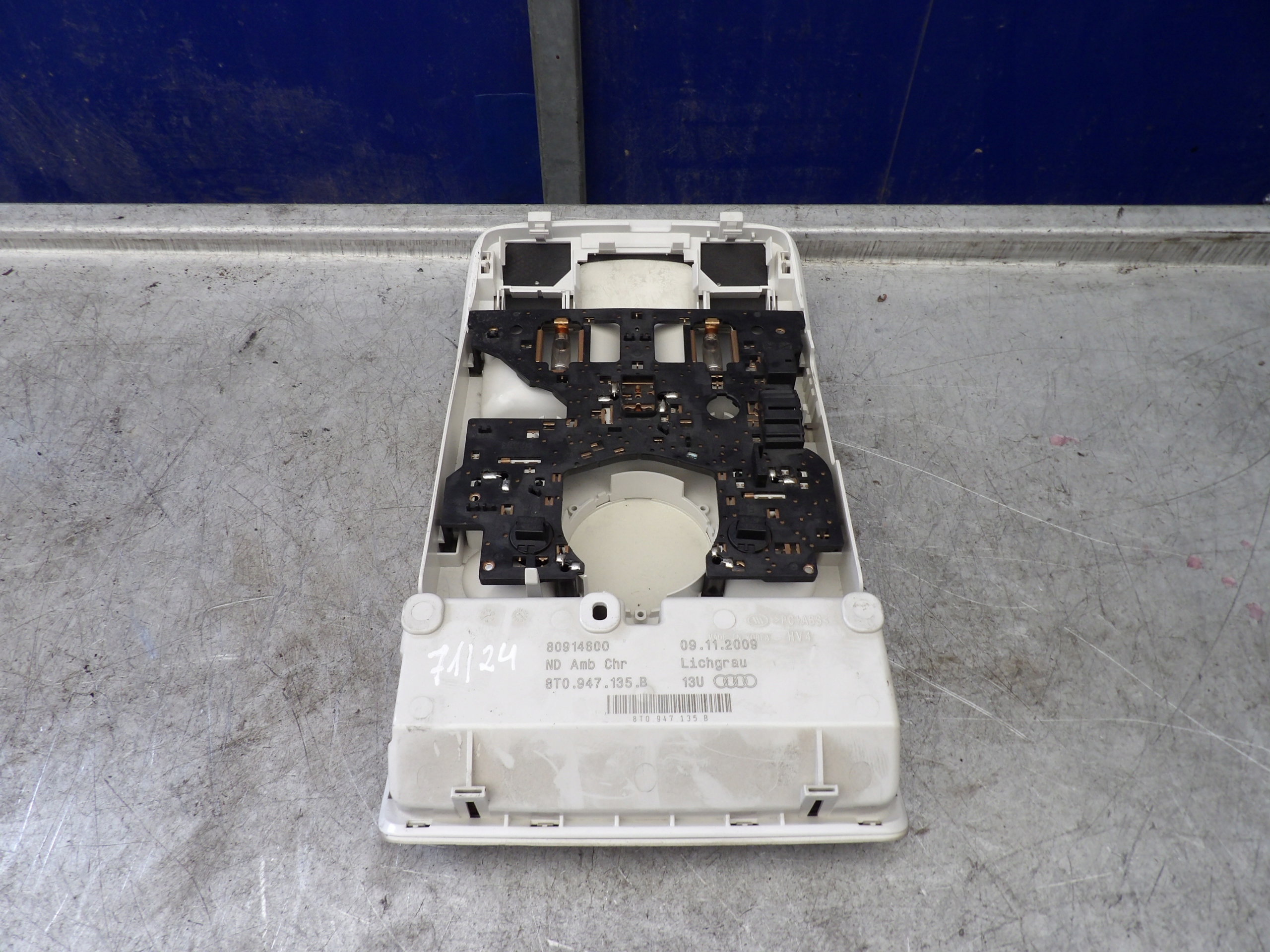 AUDI A4 A5 Q5 FANALE CIELO INTERNO 8T0947135B