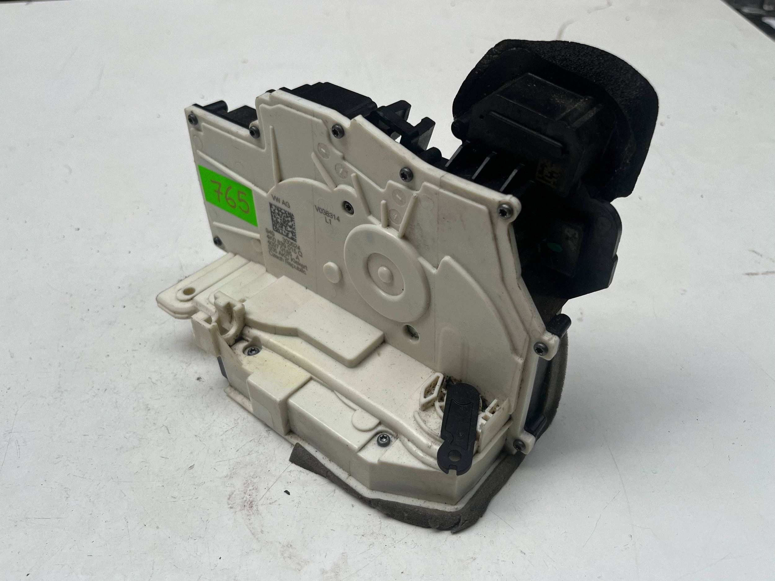 AUDI A6 C8 lock door left rear part 4K0839015Q @M