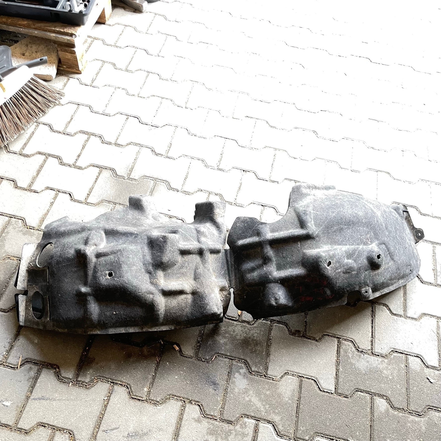 RENAULT MEGANE IV HYBRYDA KOMBI MUDGUARD LEFT REAR PART