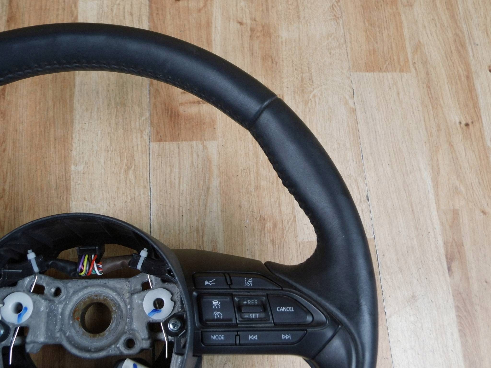 Toyota Yaris IV lenkrad GRZANA
