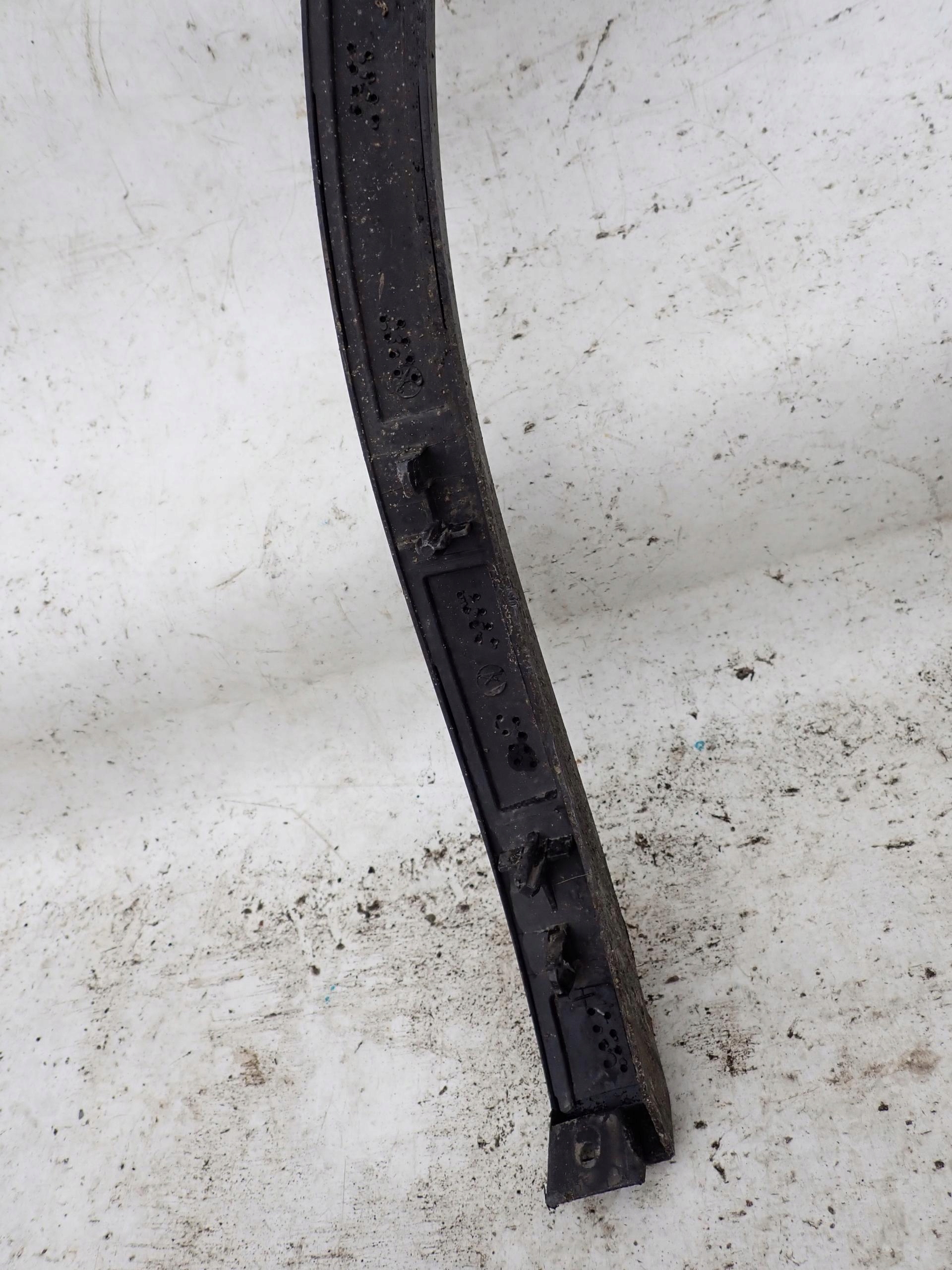 VW TOUAREG III 18- moulding fender right front front