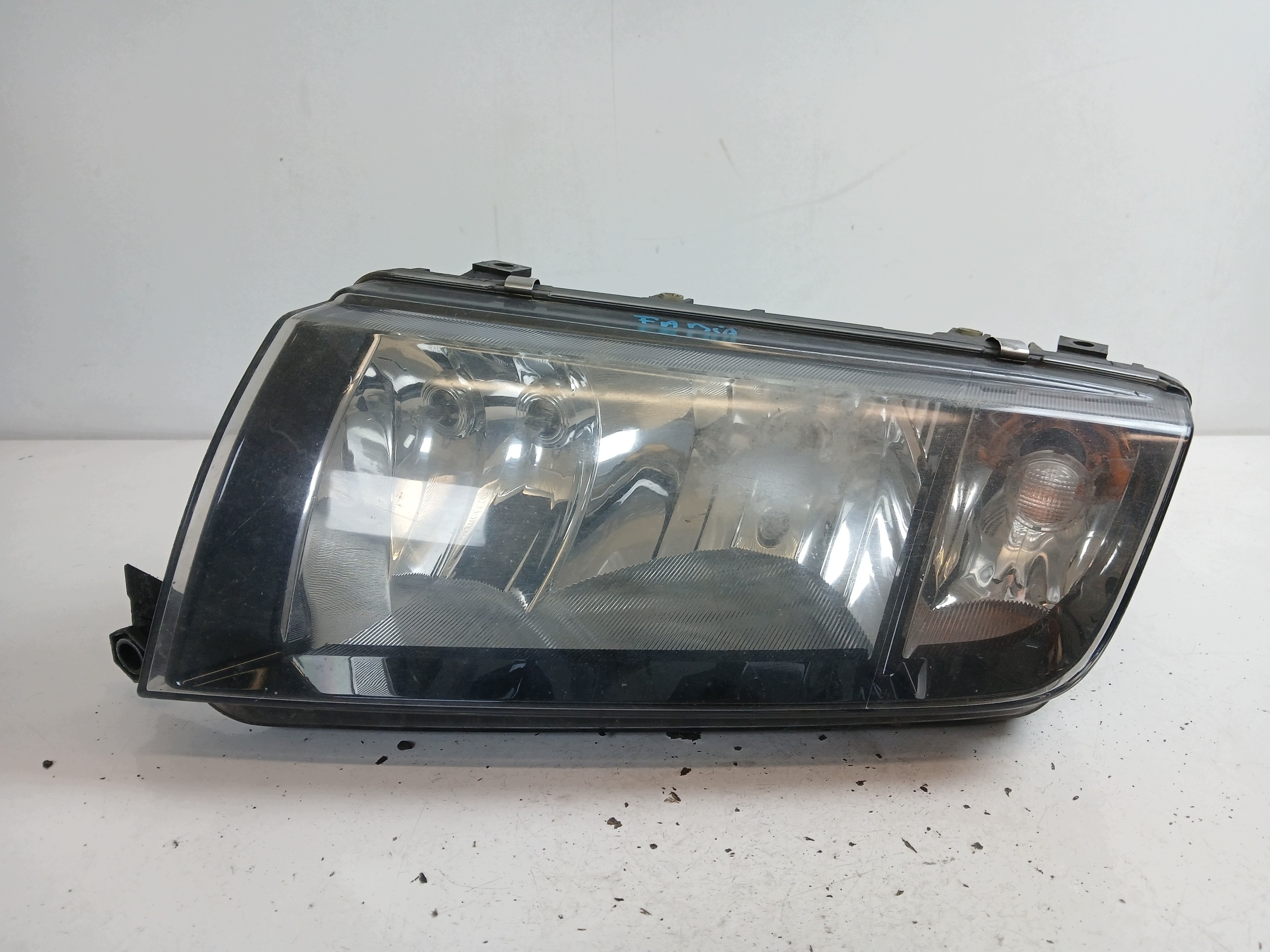 SKODA FABIA and light left front CIEMNA