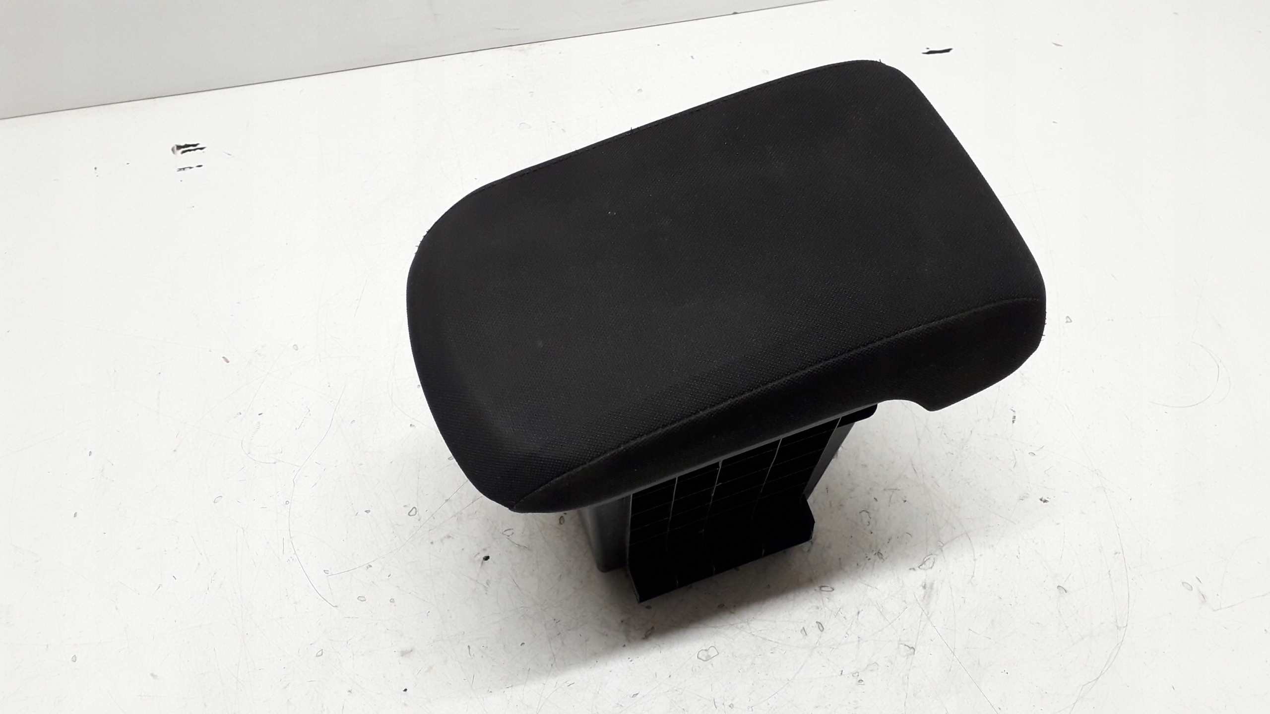 MITSUBISHI LANCER 8 VIII PODŁOKIETNIK 8011A223