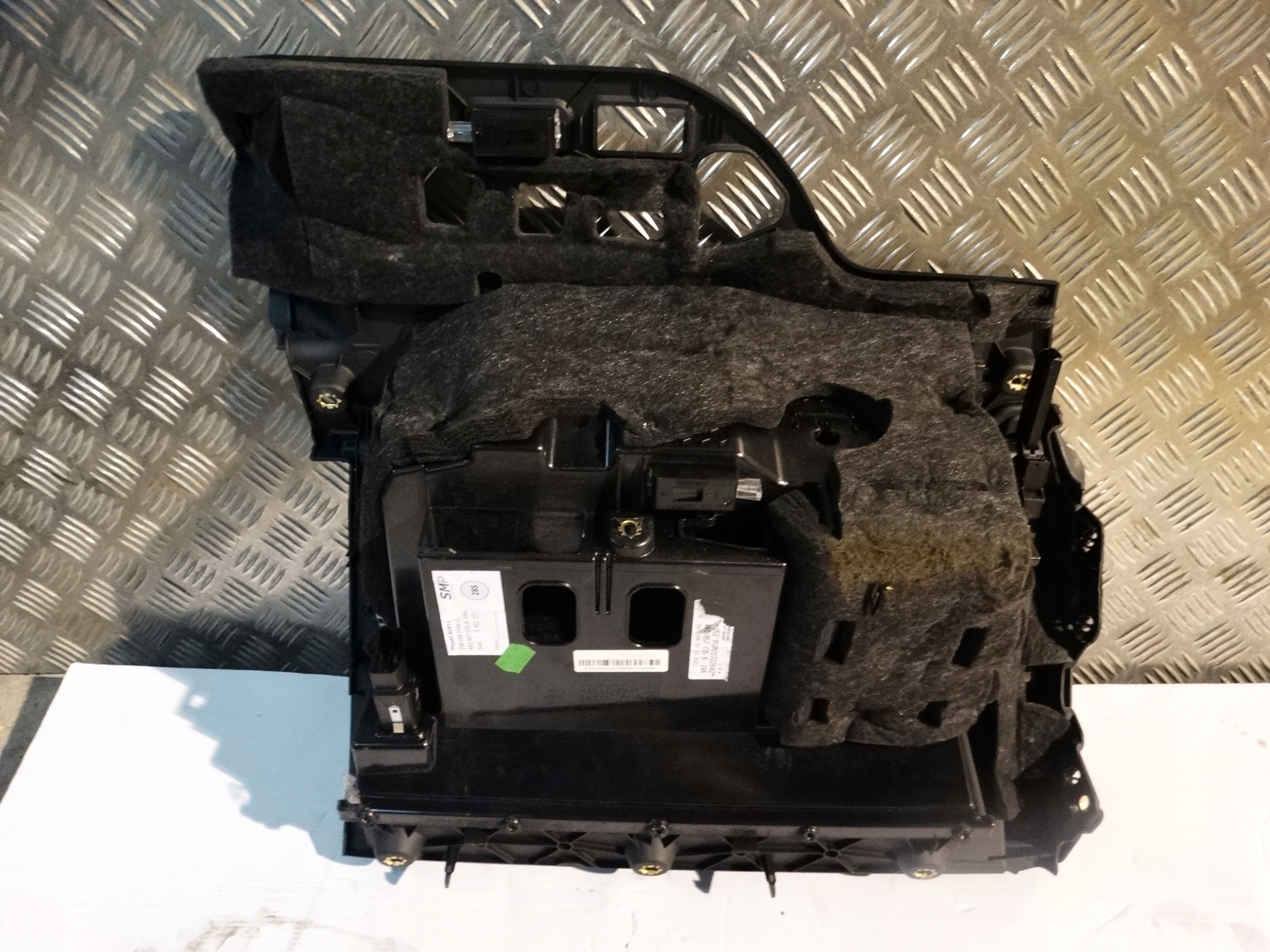 IDEALNY Handschuhfach des Beifahrers AUDI A8 D5 1