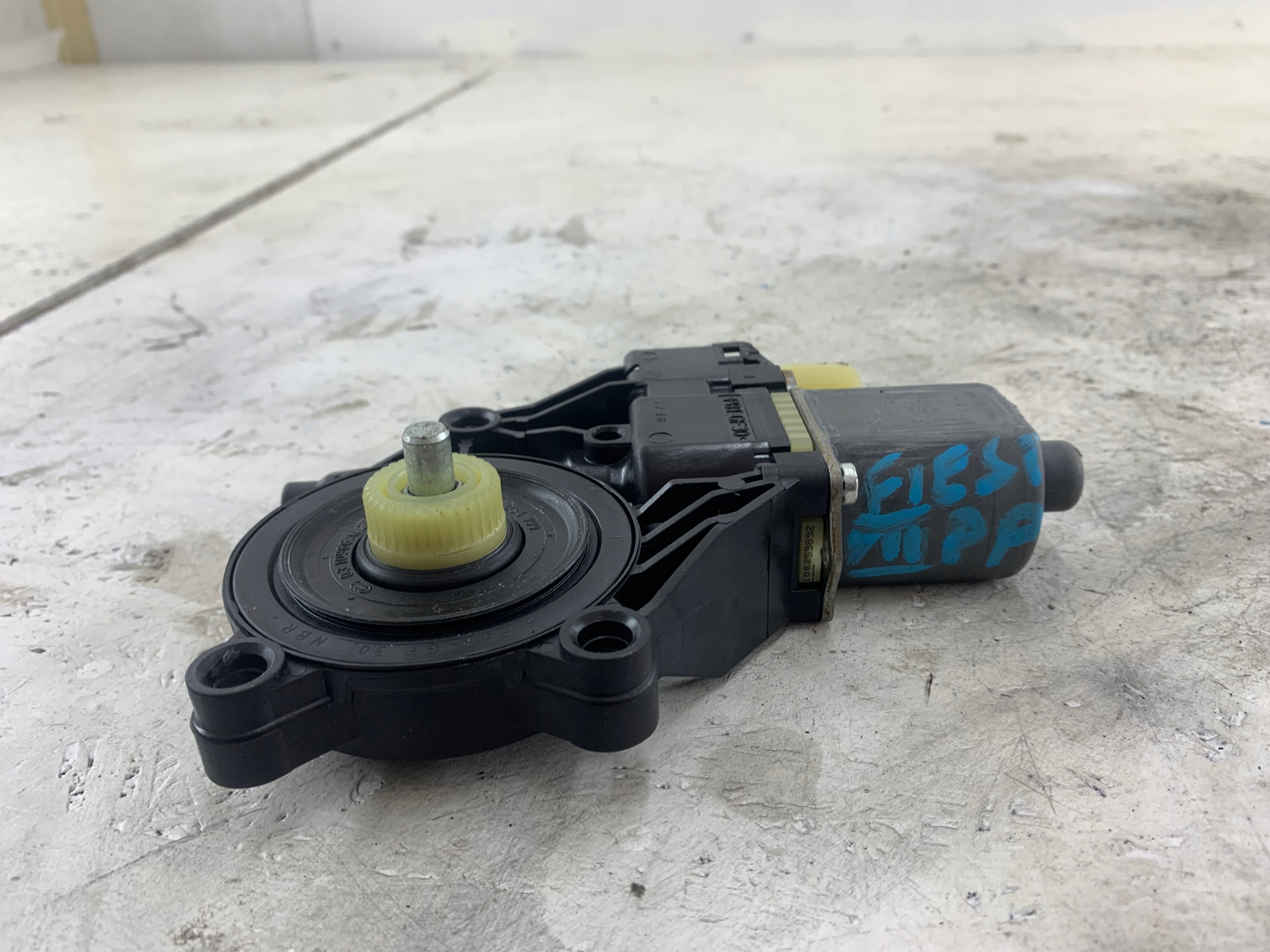 FORD FIESTA MK7 mini motor windows right front 8A6114553A