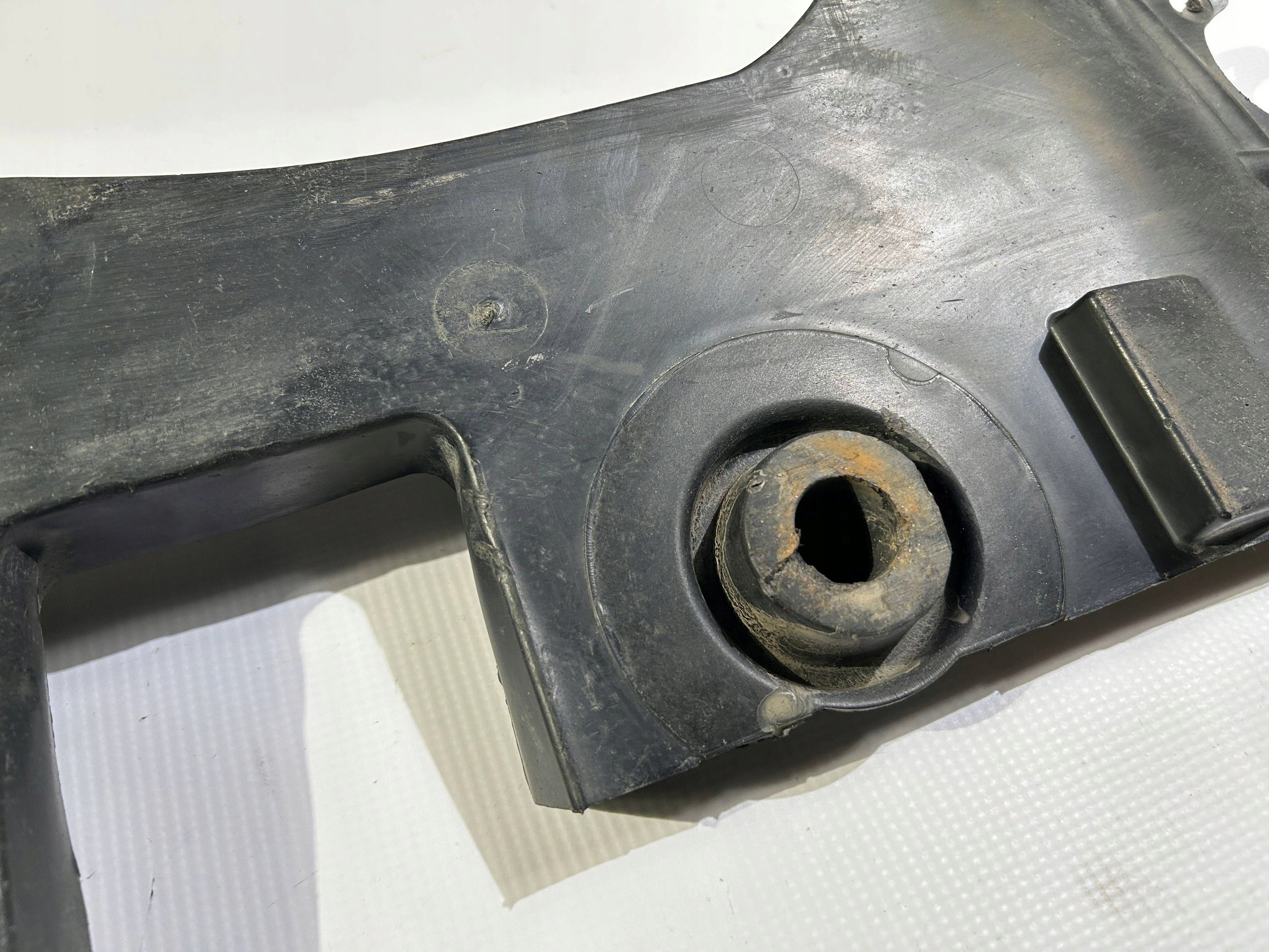 cover side lower chassis cover left Dodge Challenger 2008