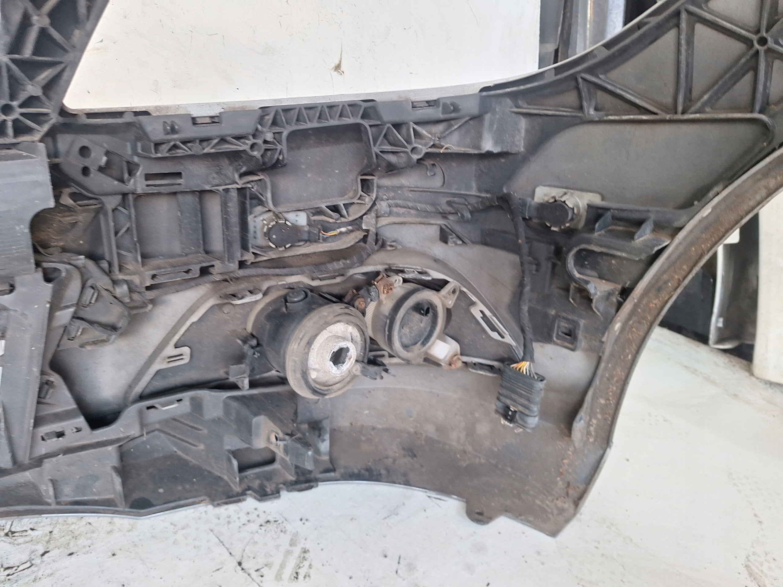 MERCEDES C-KLASA W204 LIFT 11-14 bumper + PDC