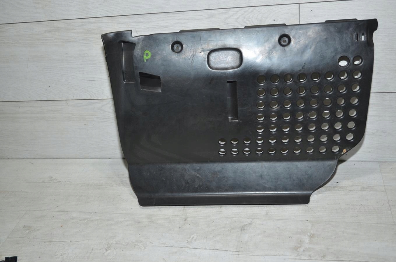 cover below deske right Mercedes CLS w219