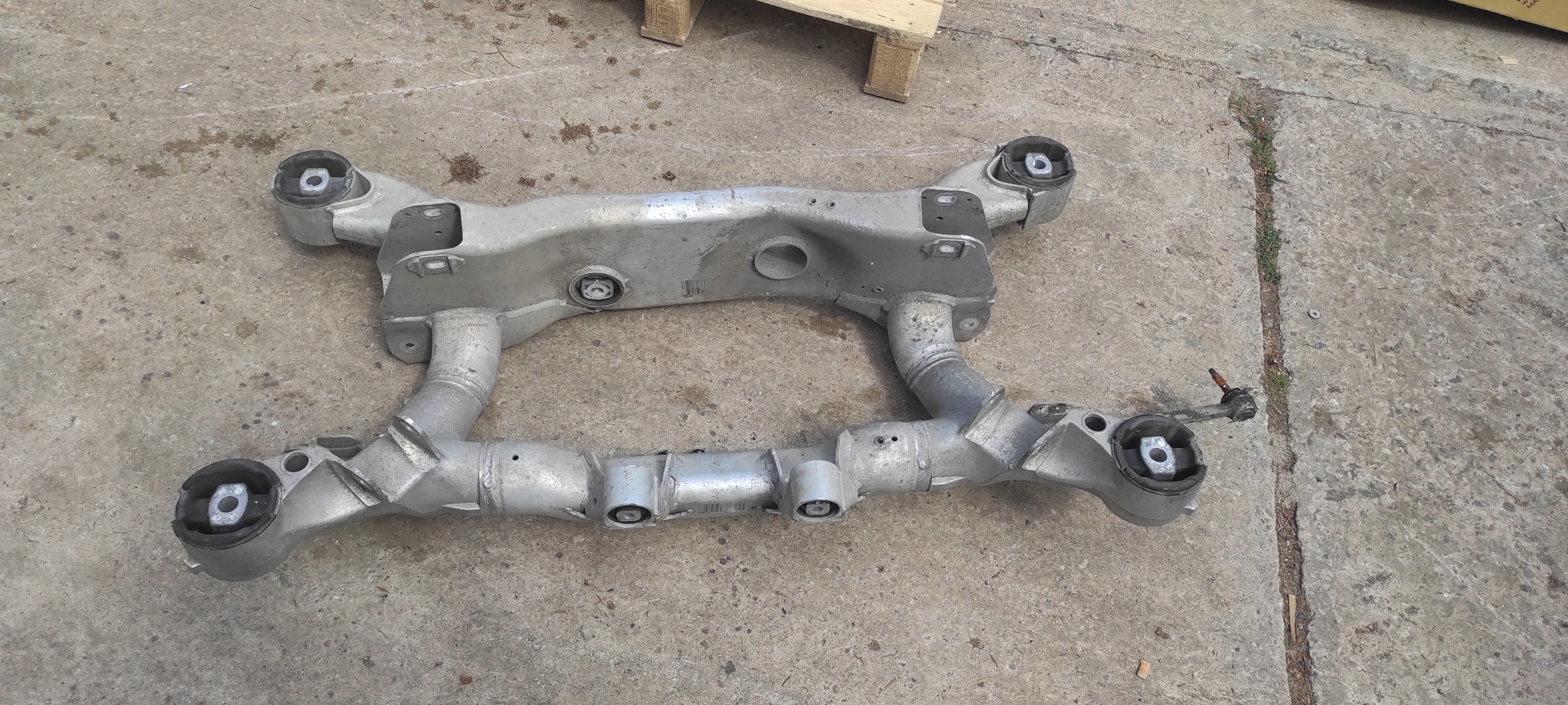 Achsträger Achsträger bmw heck hinten 7 E65 6768610