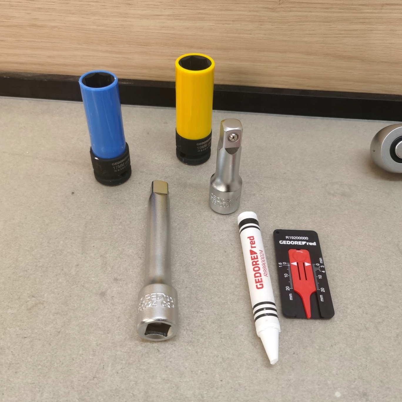 F48 Gedore R68903011 Red Zestaw do montażu kół 40-200 Nm Marka Gedore