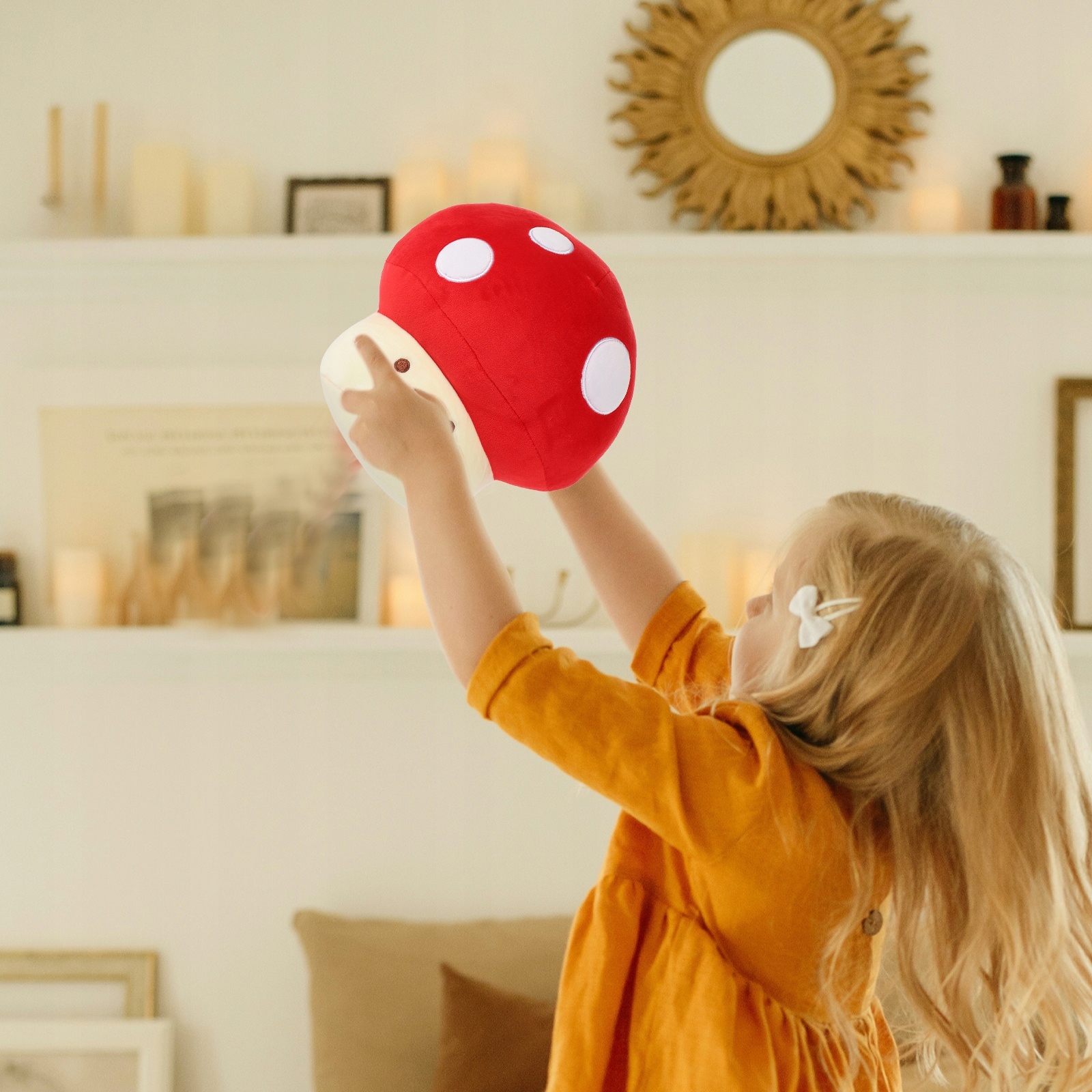 SŁODKA PLUSZOWA PODUSZKA DO LALKI Z WISIOREM GRZYBÓW Kolor dominujący pomarańcze i czerwienie