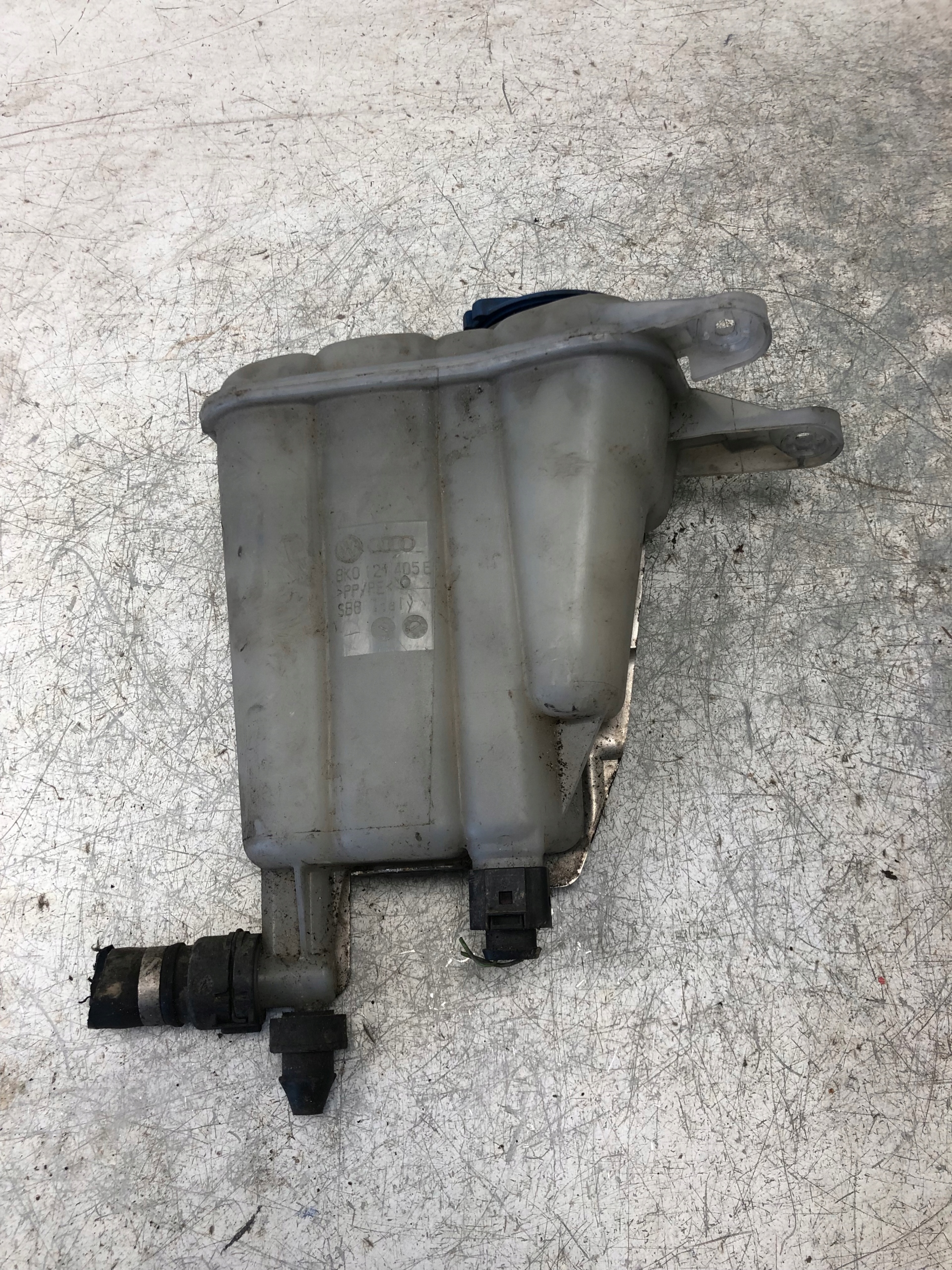 Réservoir eau AUDI A4 B8 8K0121405E