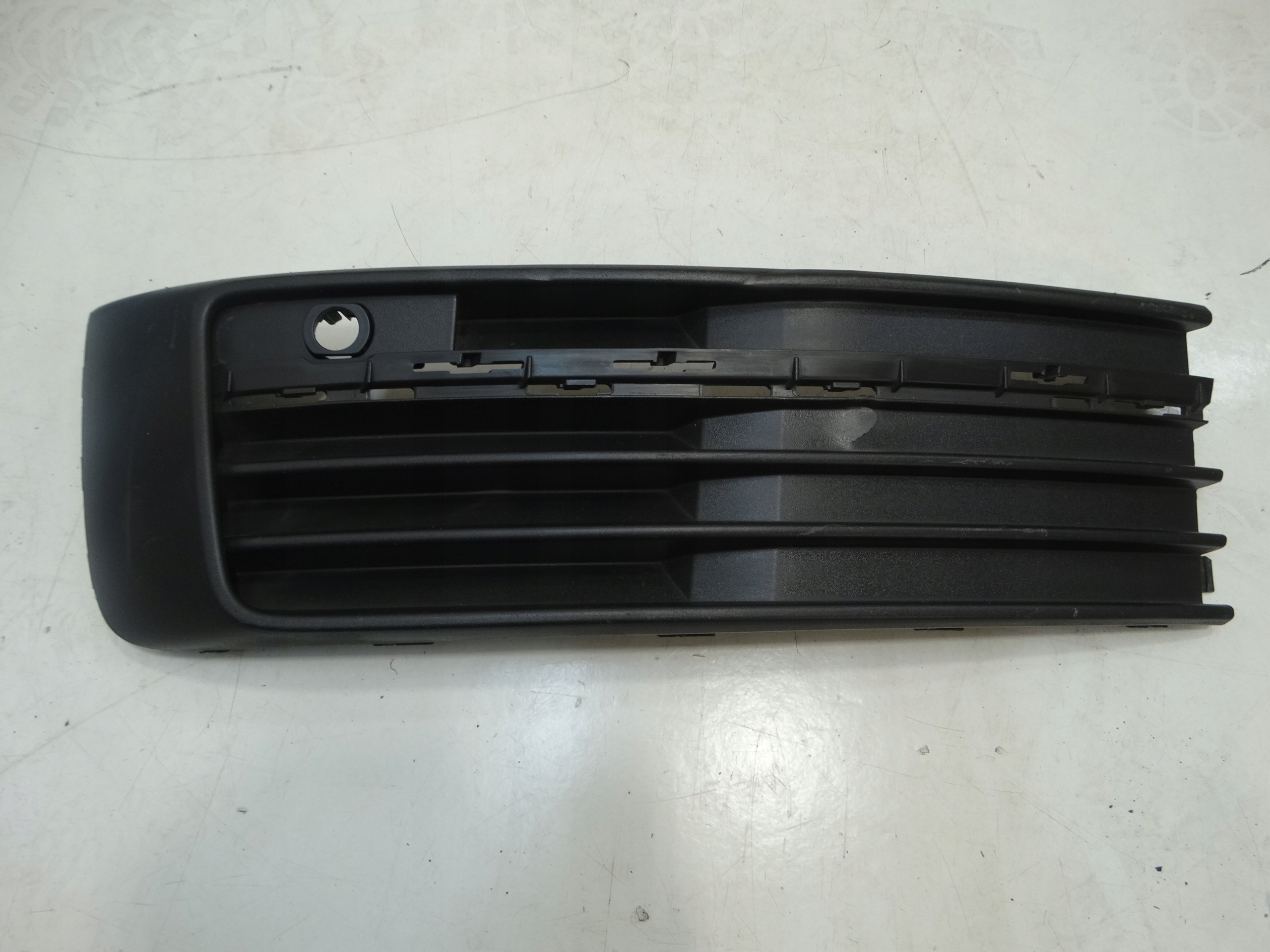 grid of a bumper left front VOLKSWAGEN TRANSPORTER T6 7E5853683