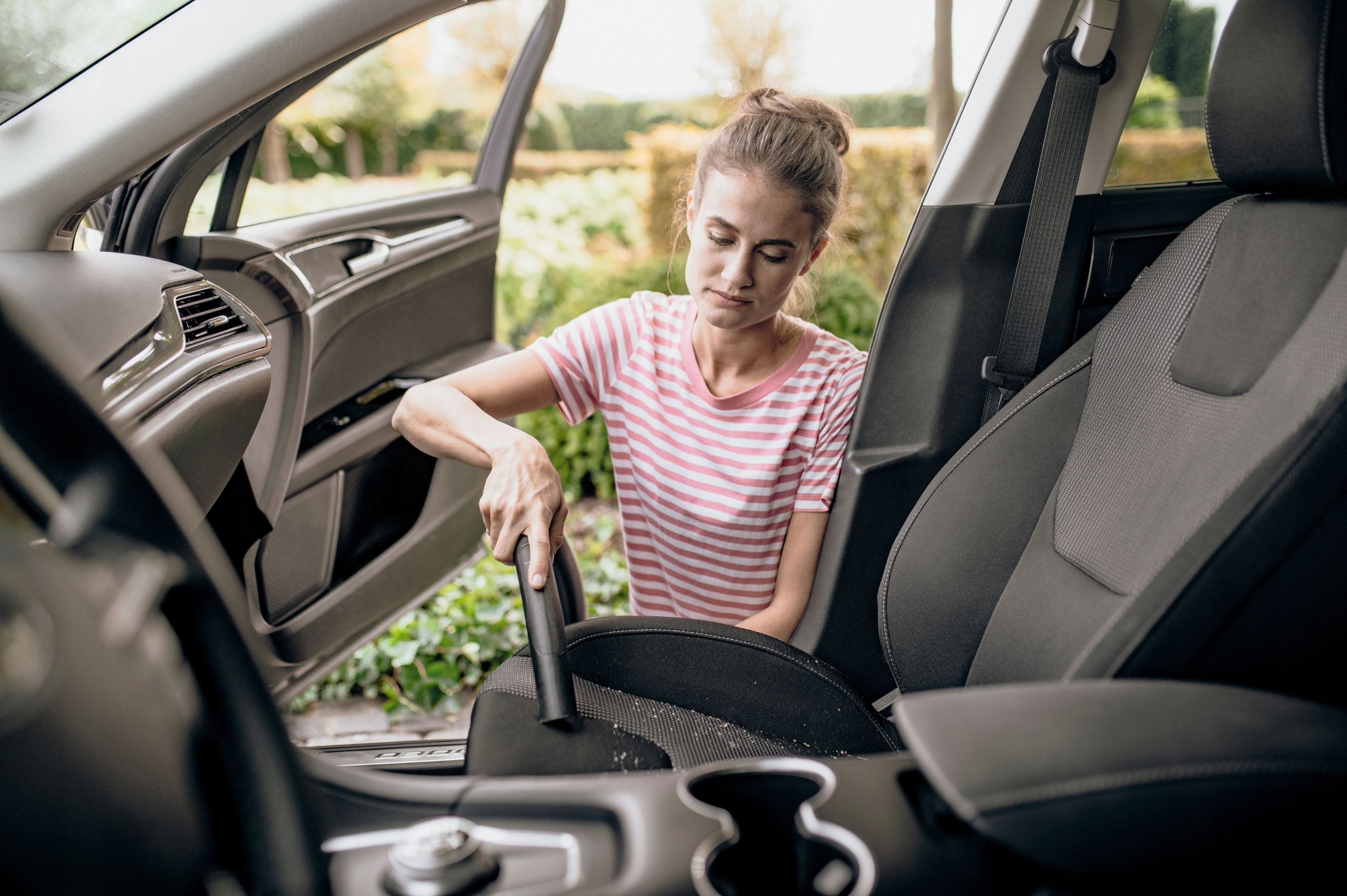 ODKURZACZ PRZEMYSŁOWY KARCHER KWD 6 PREMIUM 1300 W gniazdo elektronarzędzi Stan opakowania oryginalne