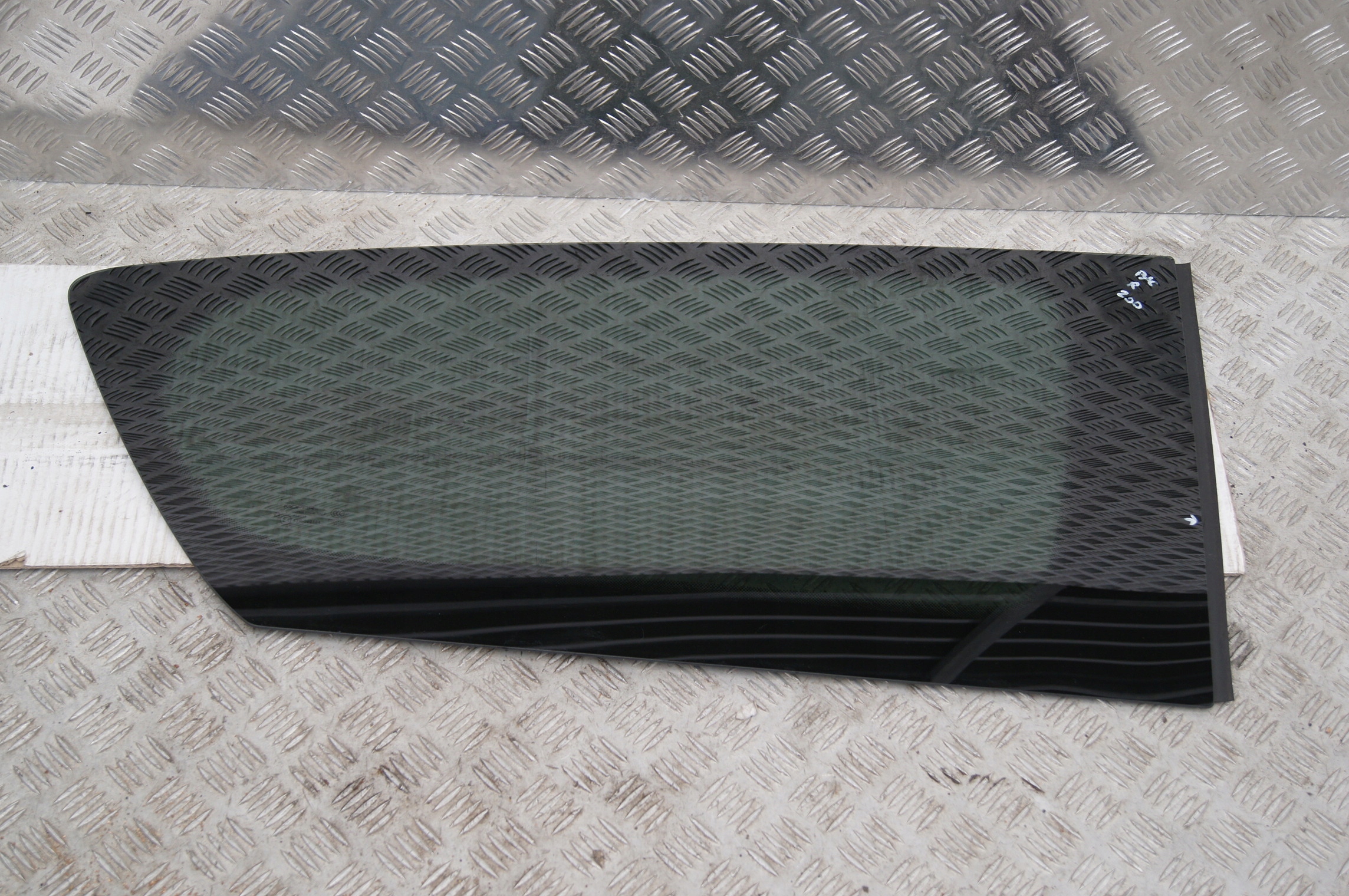 P68238494AC - Chrysler Pacifica Правое Кузовное Стекло